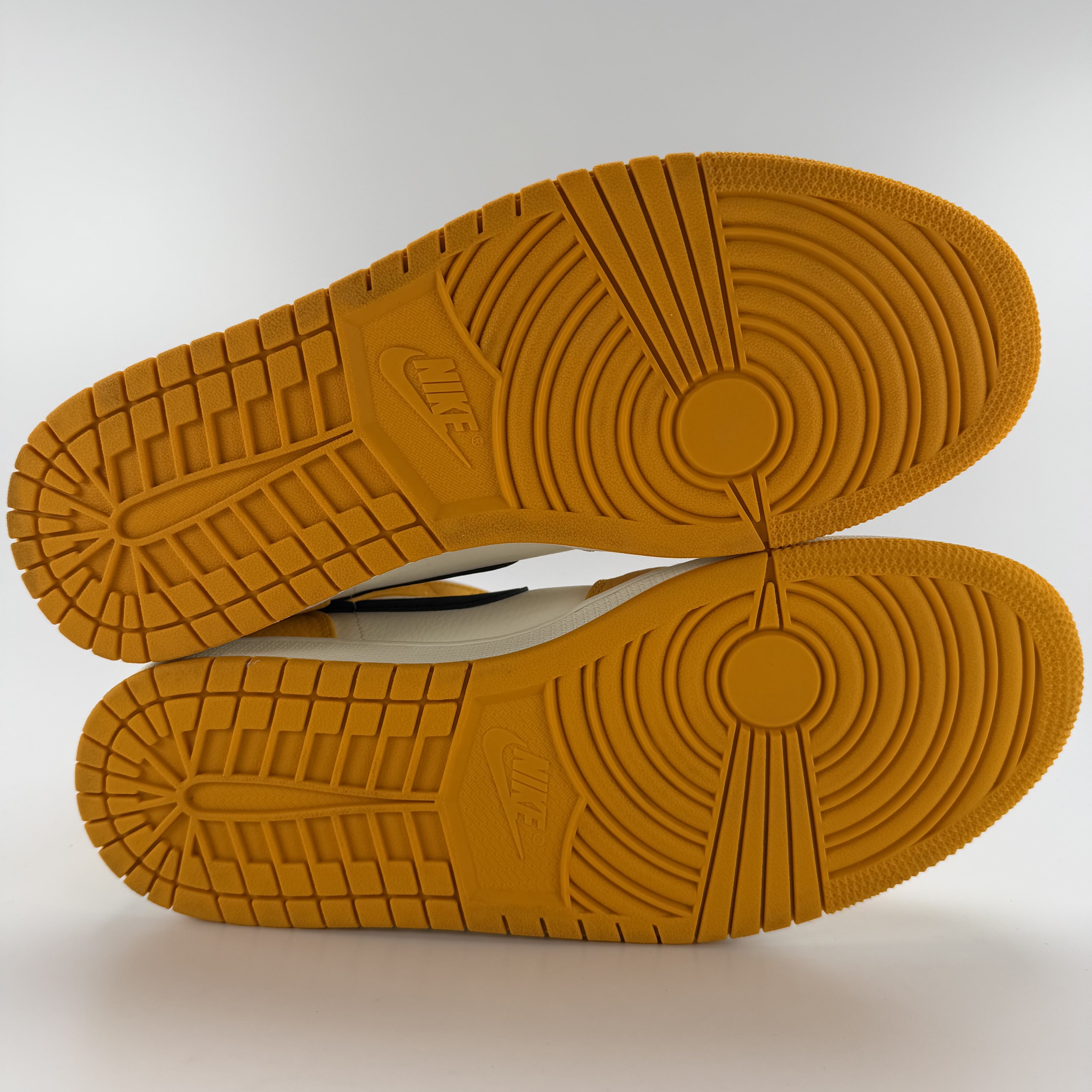 644703 Air Jordan 1 Mid 'Lakers'