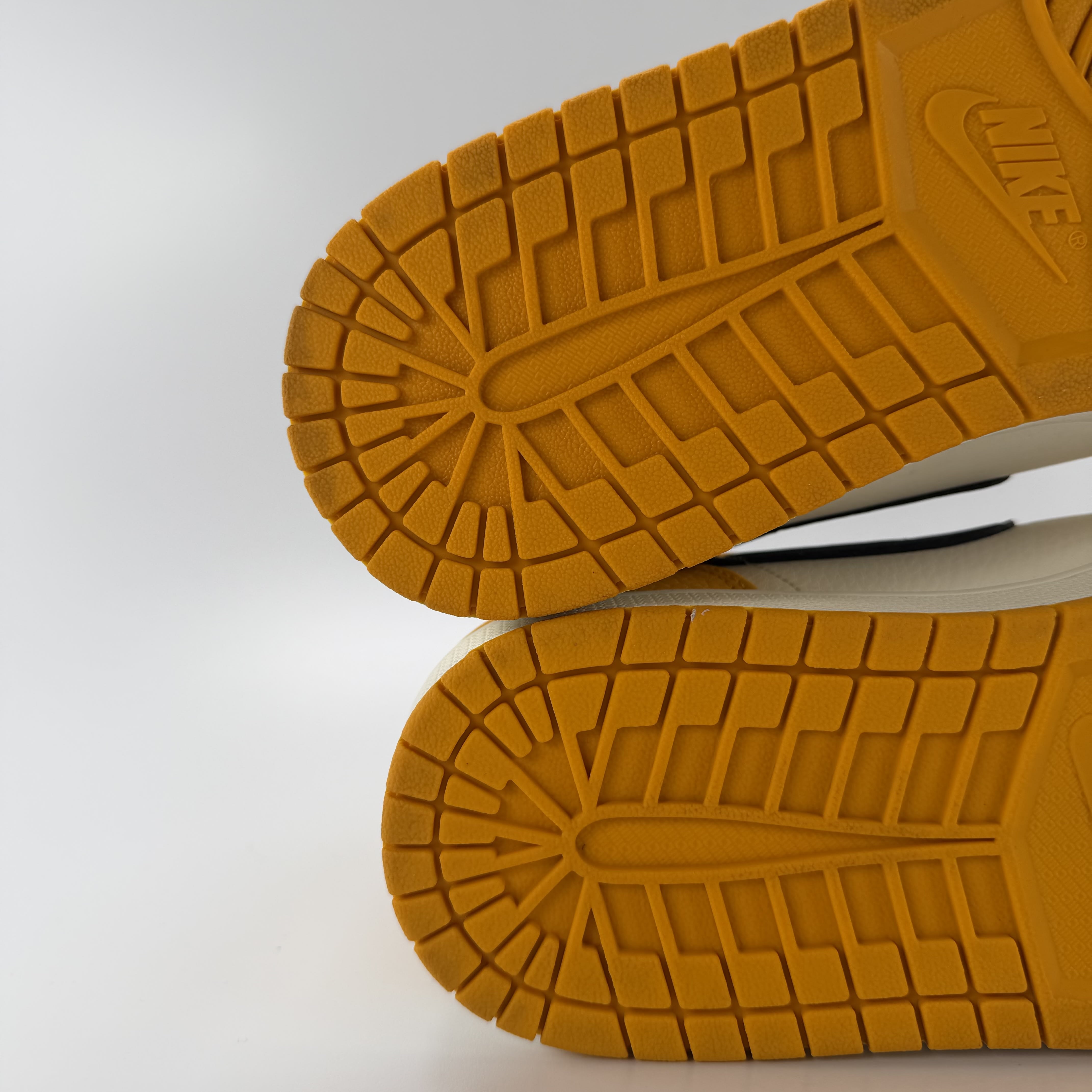 644703 Air Jordan 1 Mid 'Lakers'