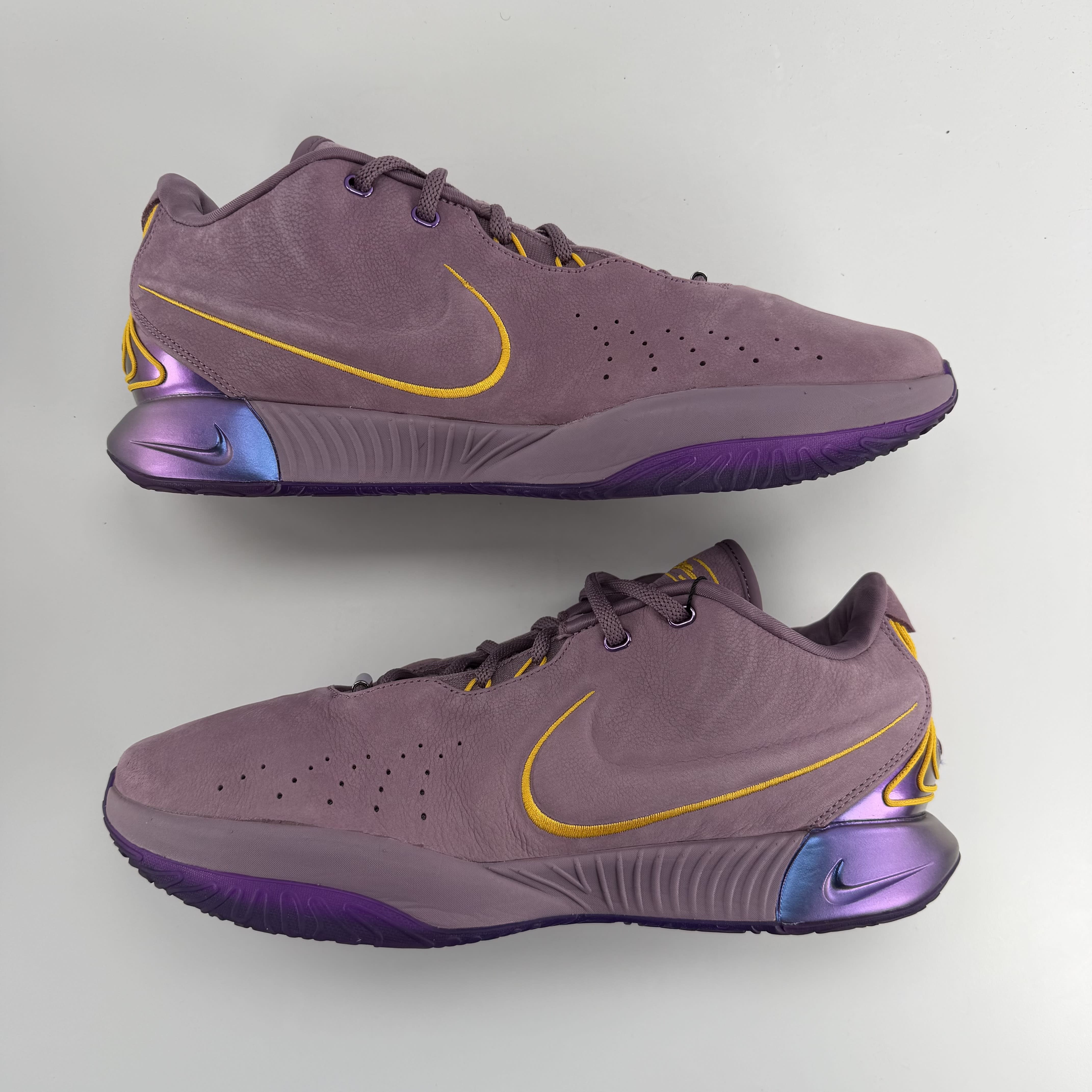 745156 Nike LeBron 21 Purple Rain