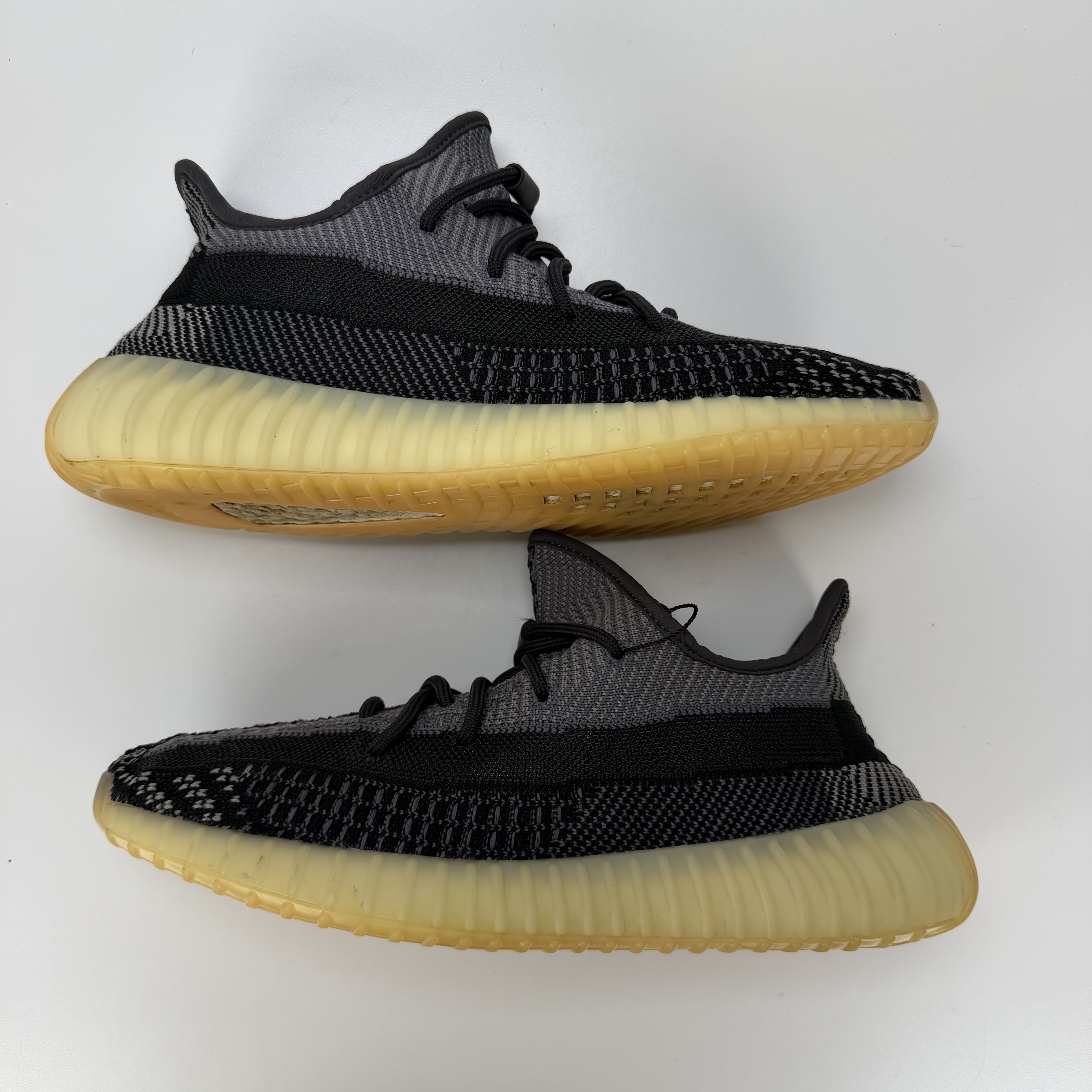 677335 adidas Yeezy Boost 350 V2 Carbon