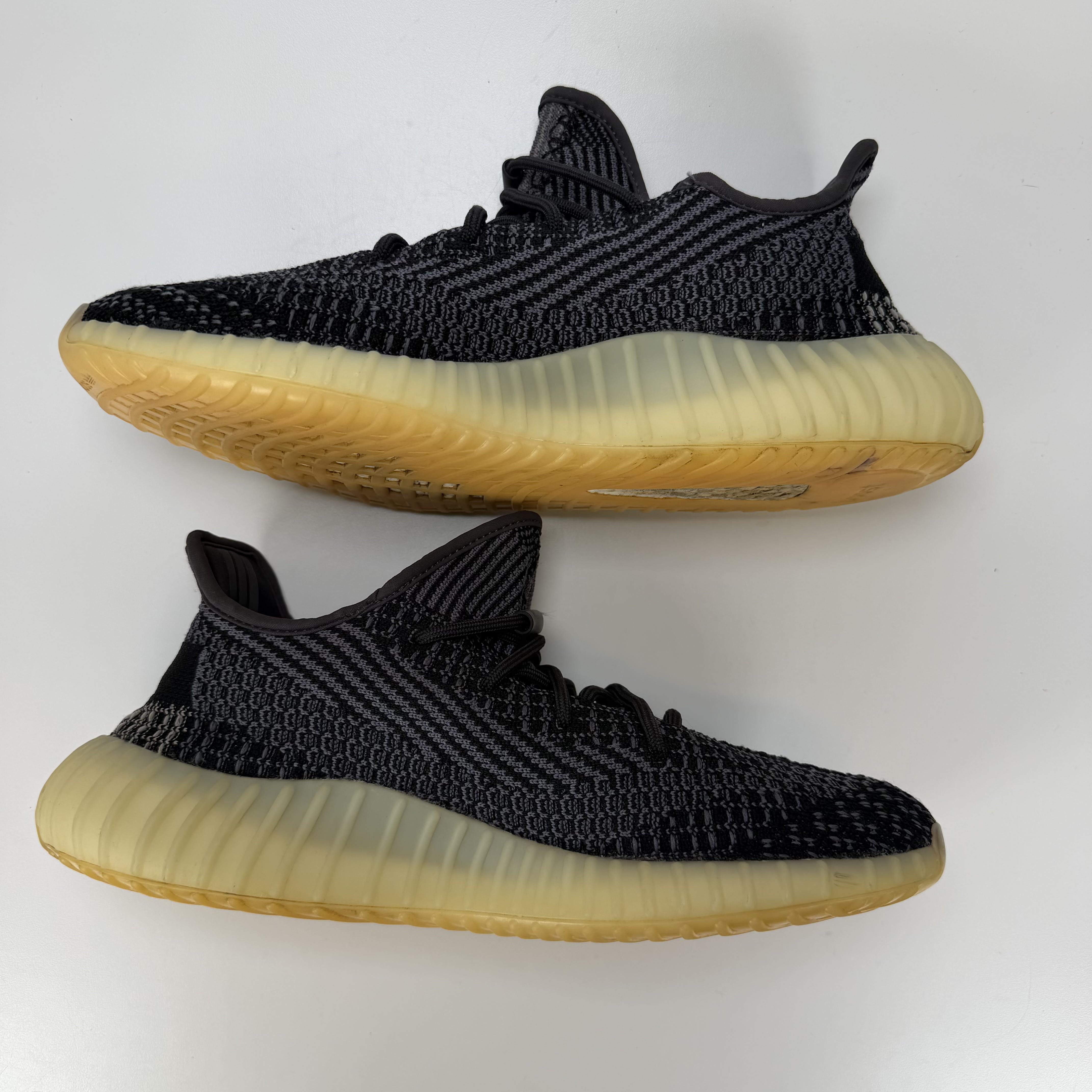 677335 adidas Yeezy Boost 350 V2 Carbon