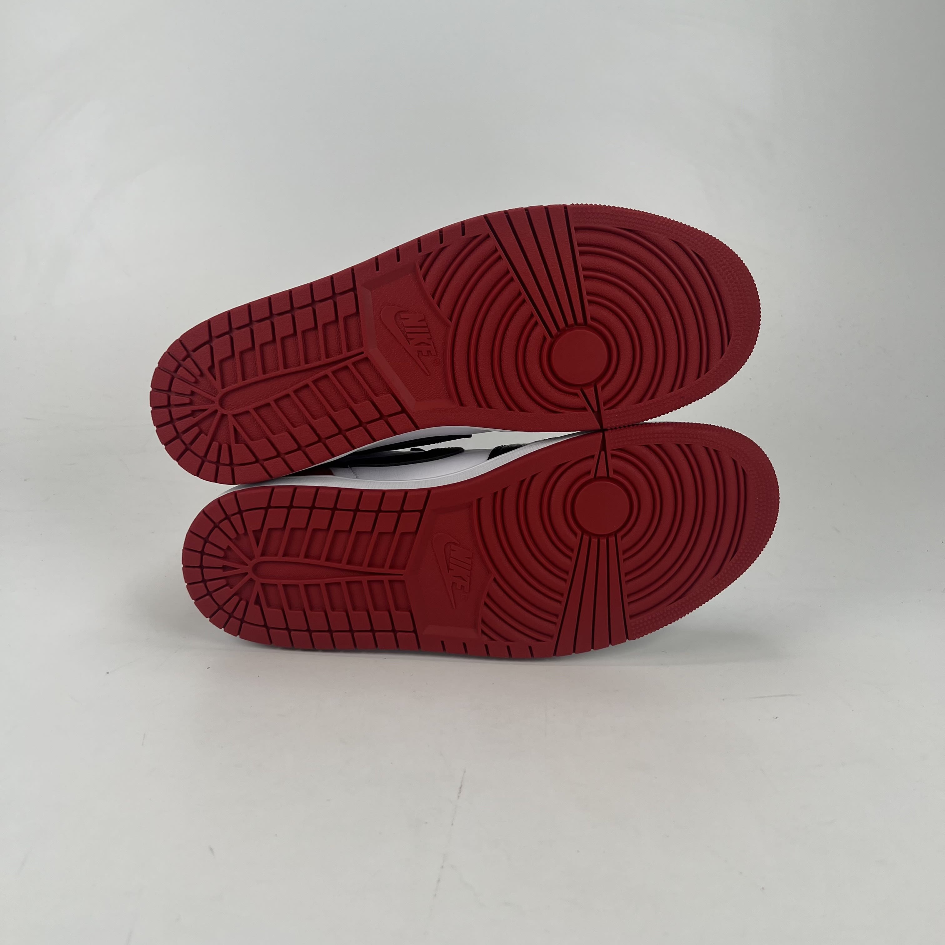 SP5323 Jordan 1 Retro Low OG Black Toe (2023)