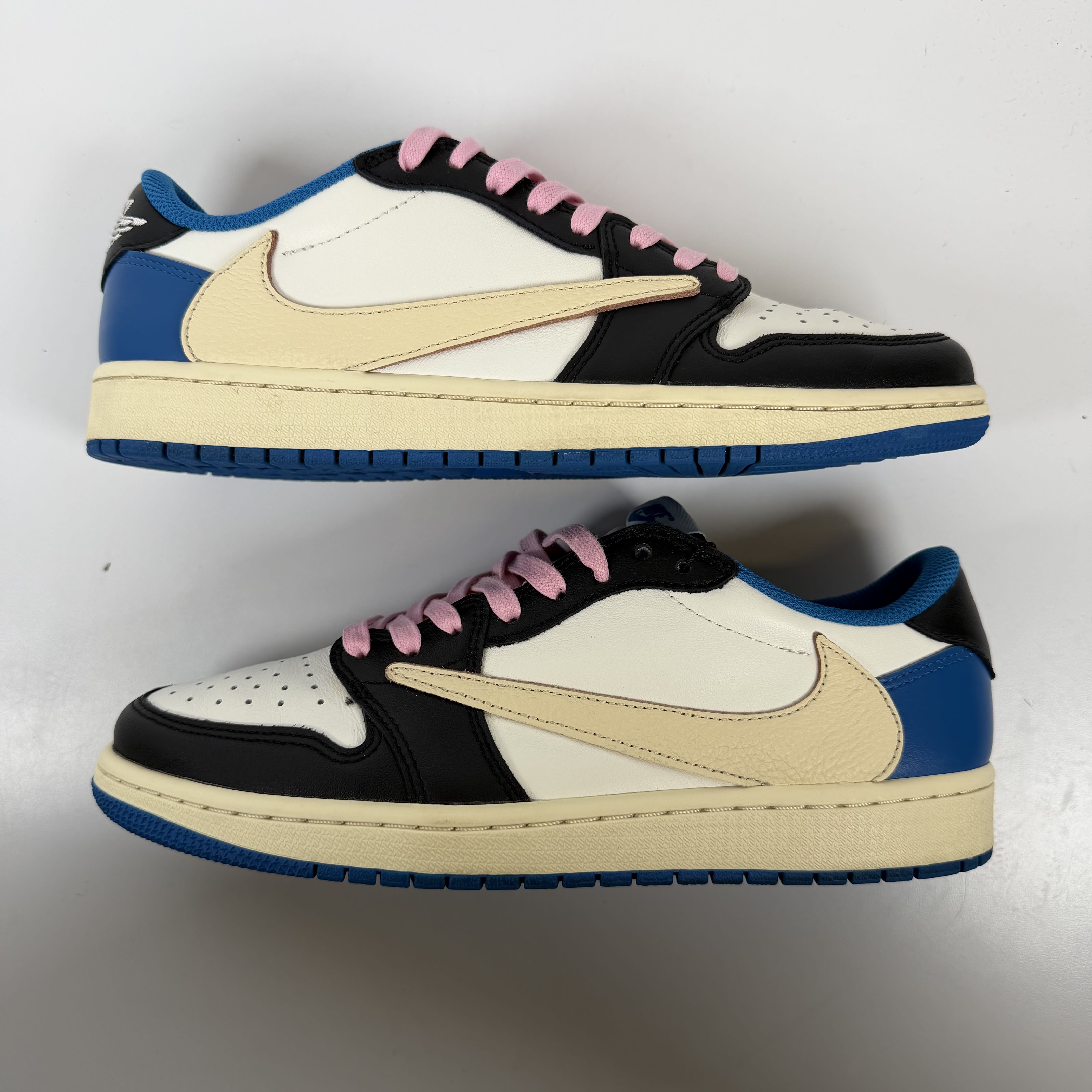 SP7562 Jordan 1 Retro Low OG SP Fragment x Travis Scott