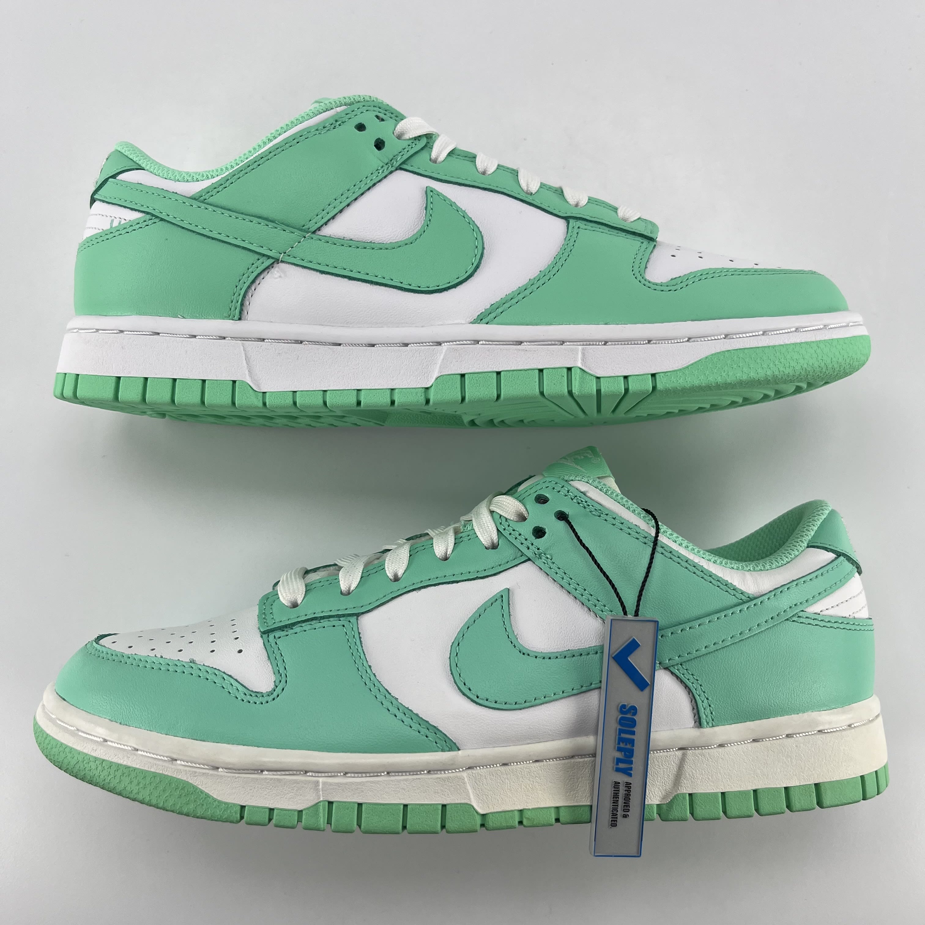 280370 Nike Wmns Dunk Low 'Green Glow'