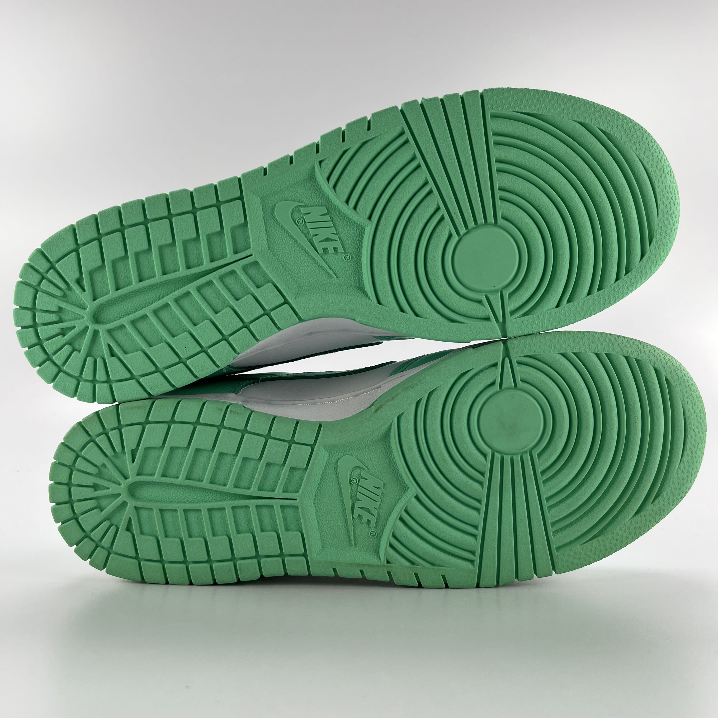 280370 Nike Wmns Dunk Low 'Green Glow'