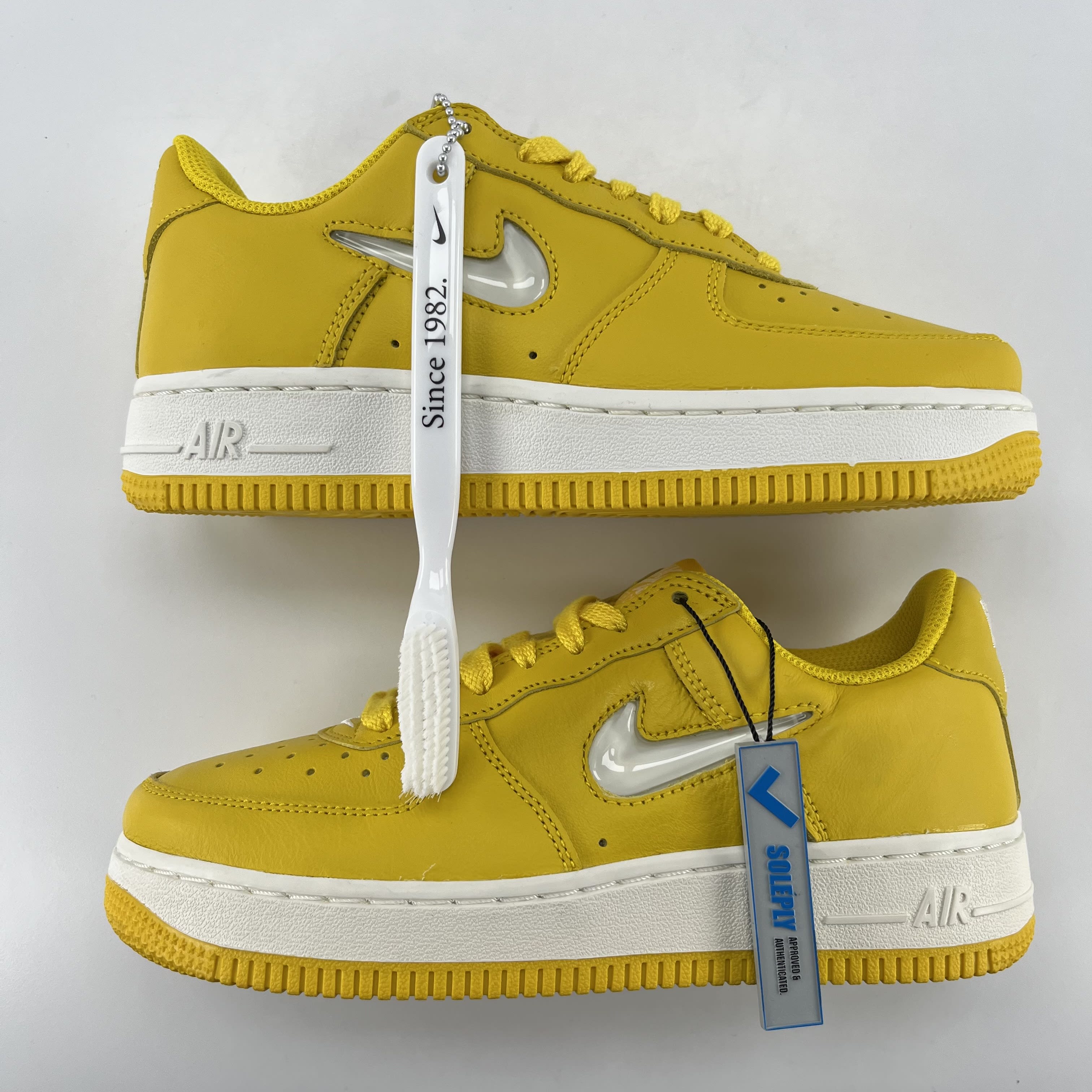331428 Nike Air Force 1 Low '07 Retro Color of the Month Yellow Jewel