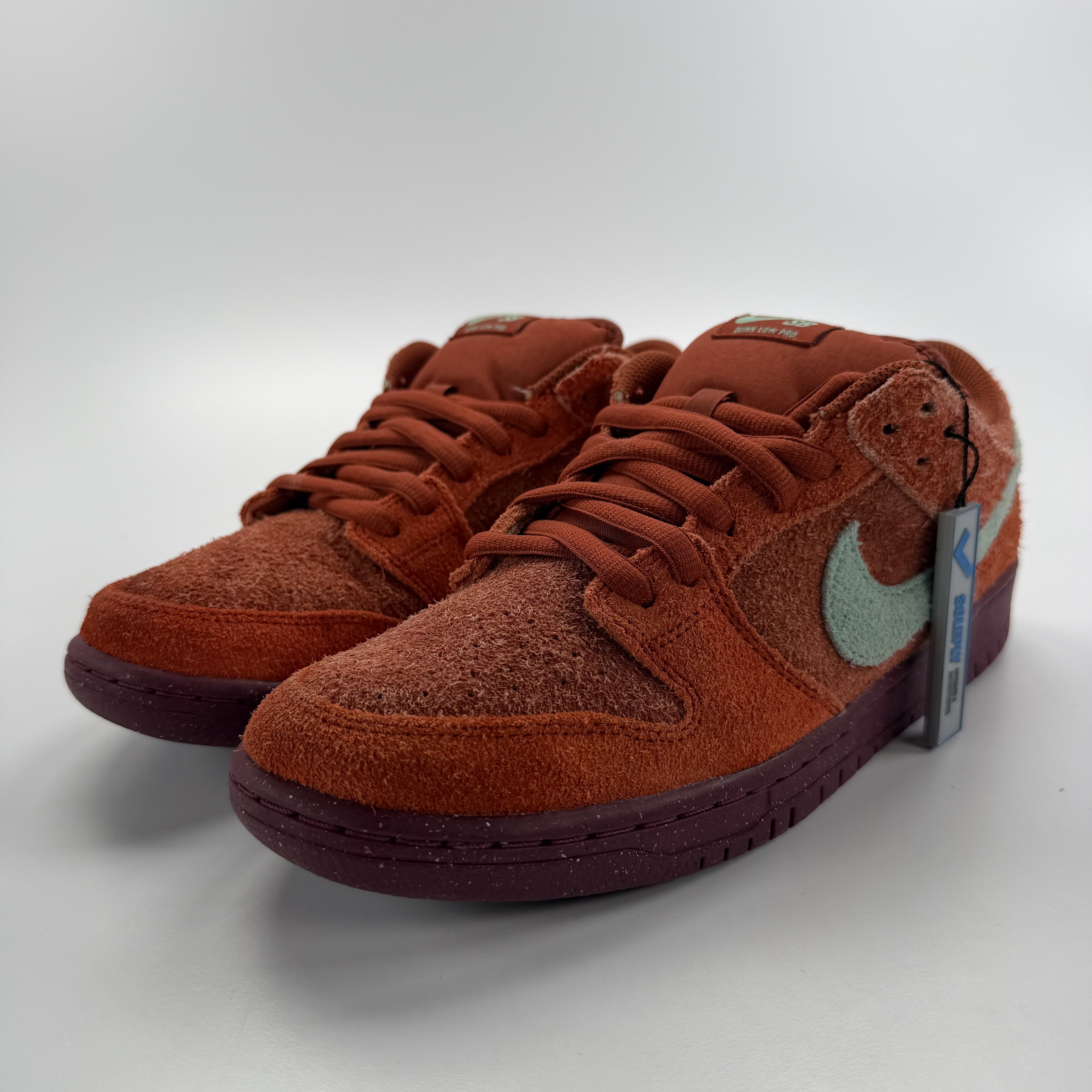 658270 Nike SB Dunk Low Mystic Red Rosewood