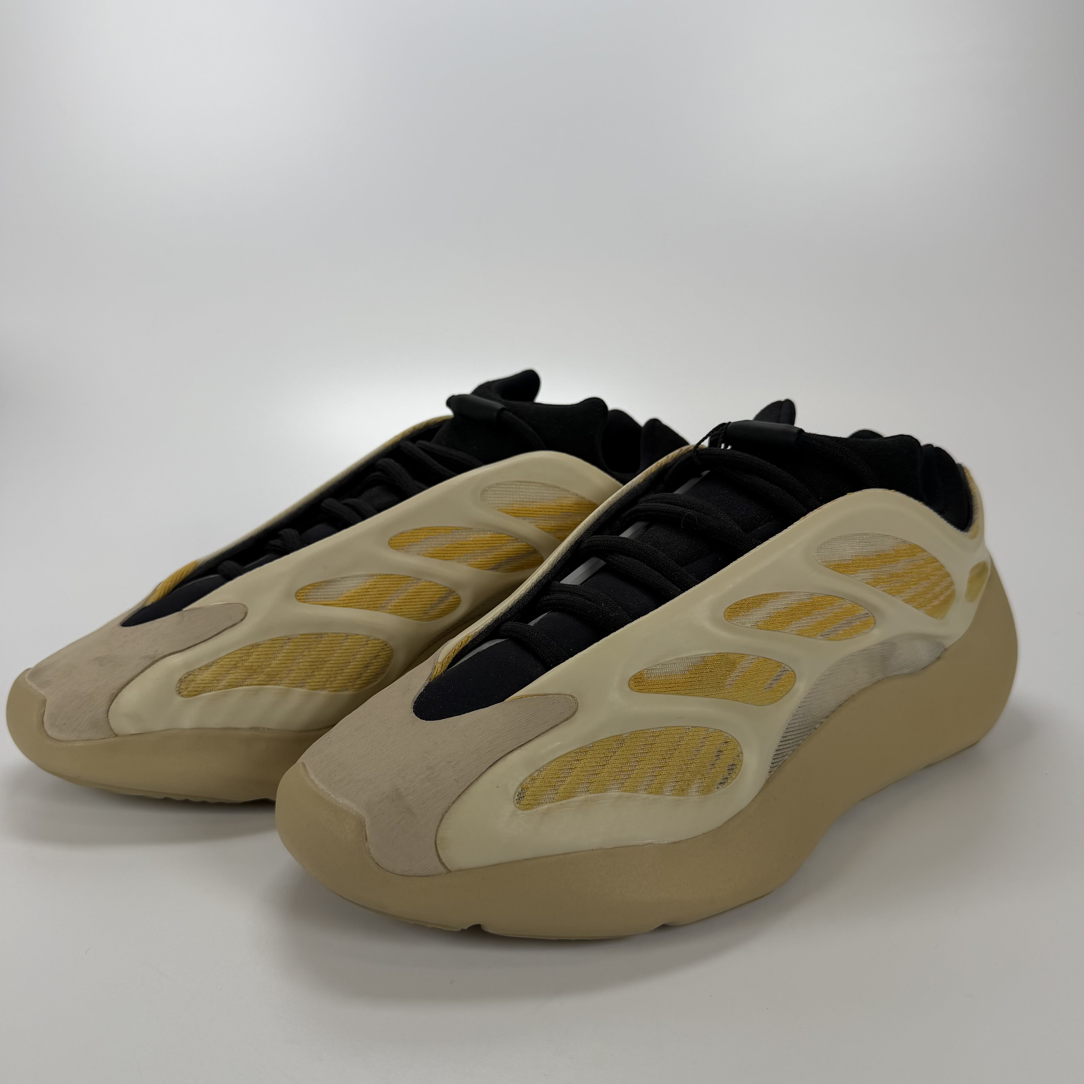 SP4733 adidas Yeezy 700 V3 Safflower