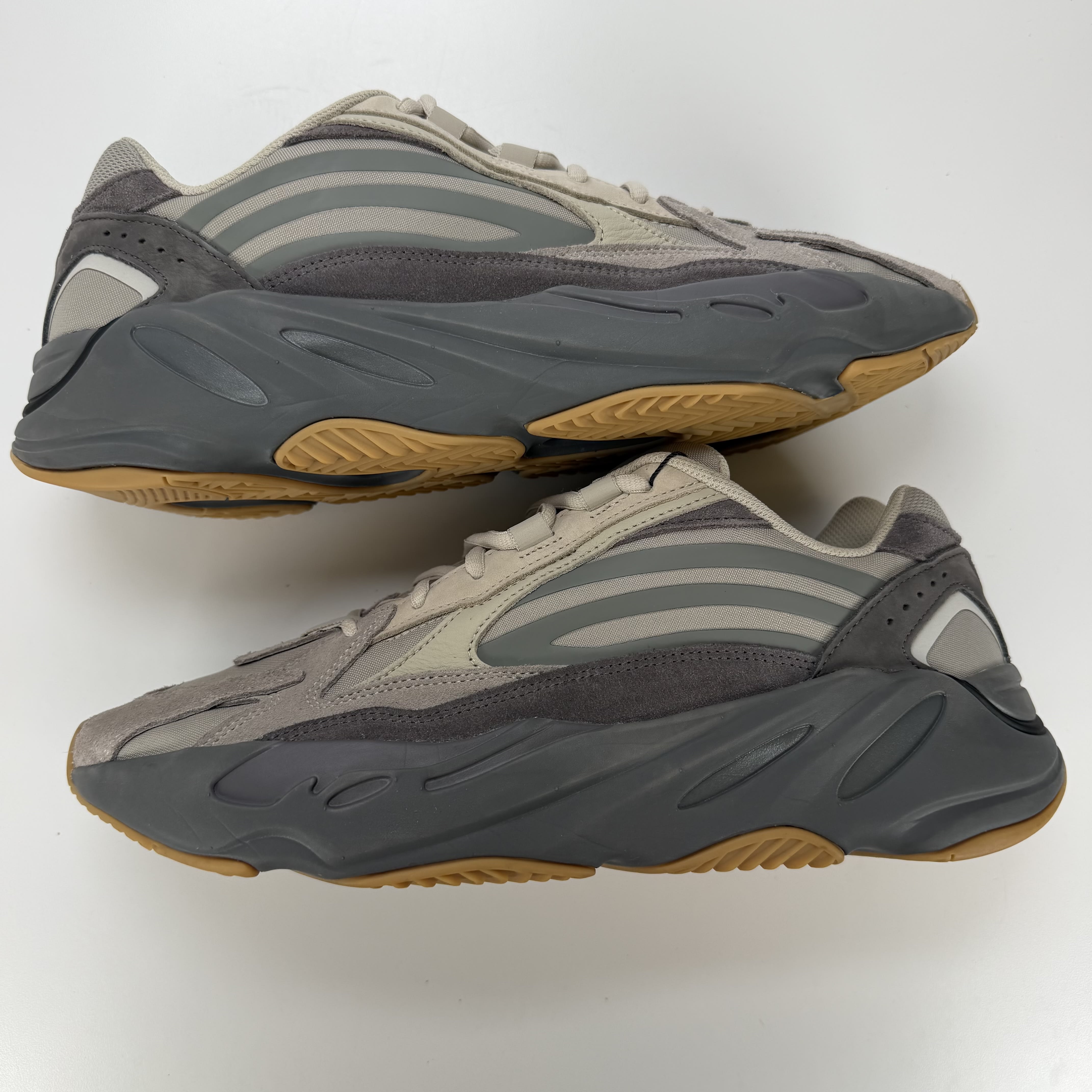 SP4716 adidas Yeezy Boost 700 V2 Tephra
