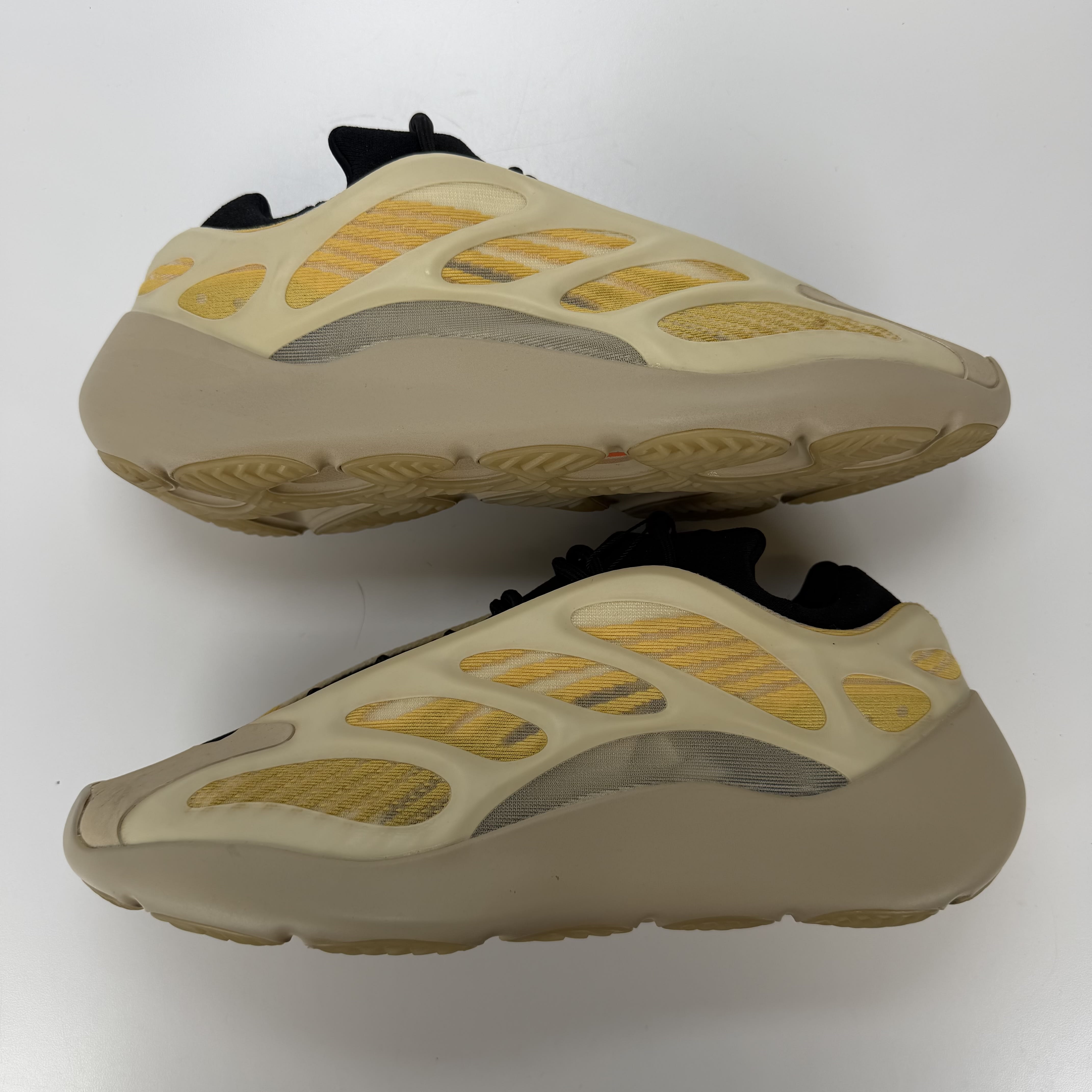 SP3952 adidas Yeezy 700 V3 Safflower