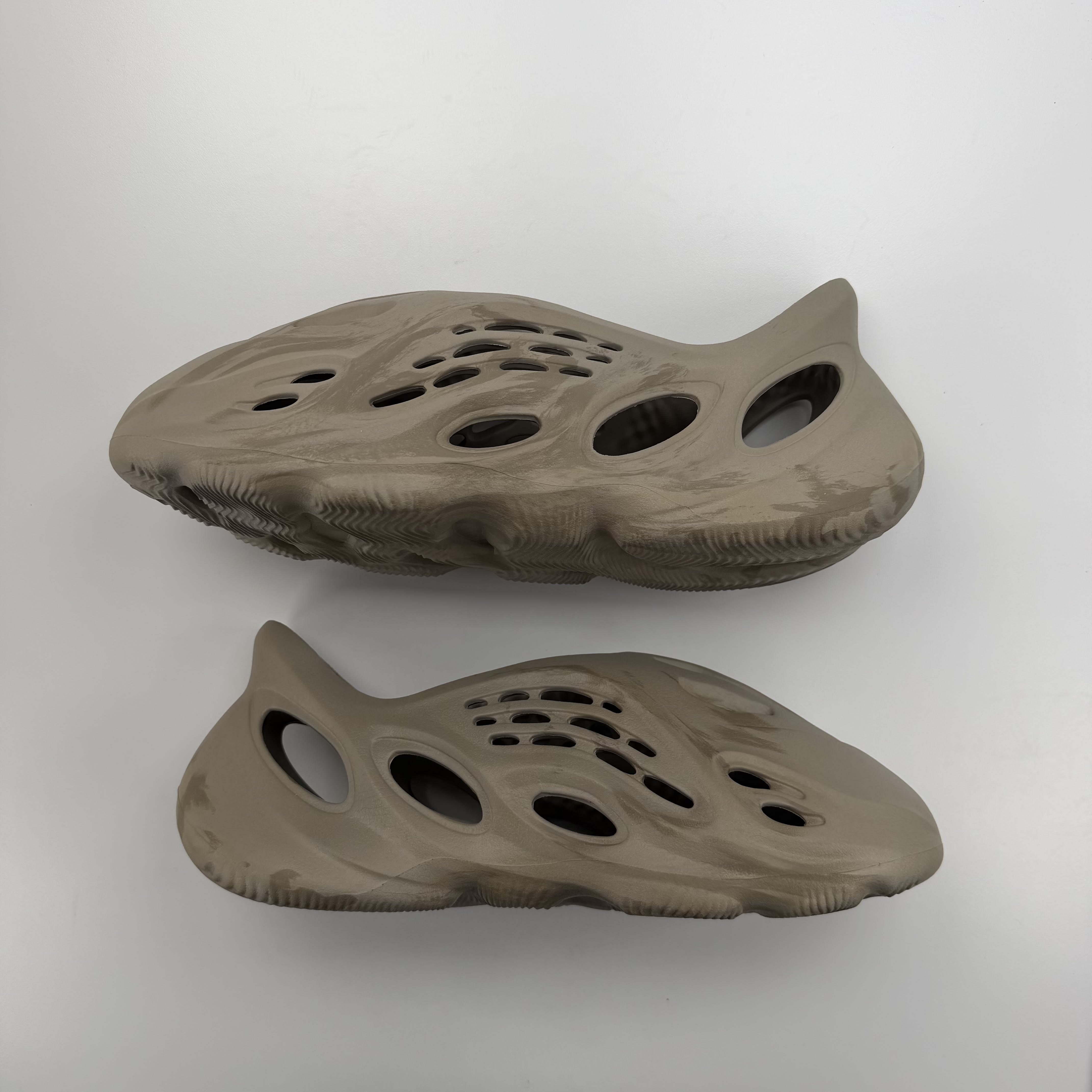 610489 adidas Yeezy Foam RNNR Stone Sage