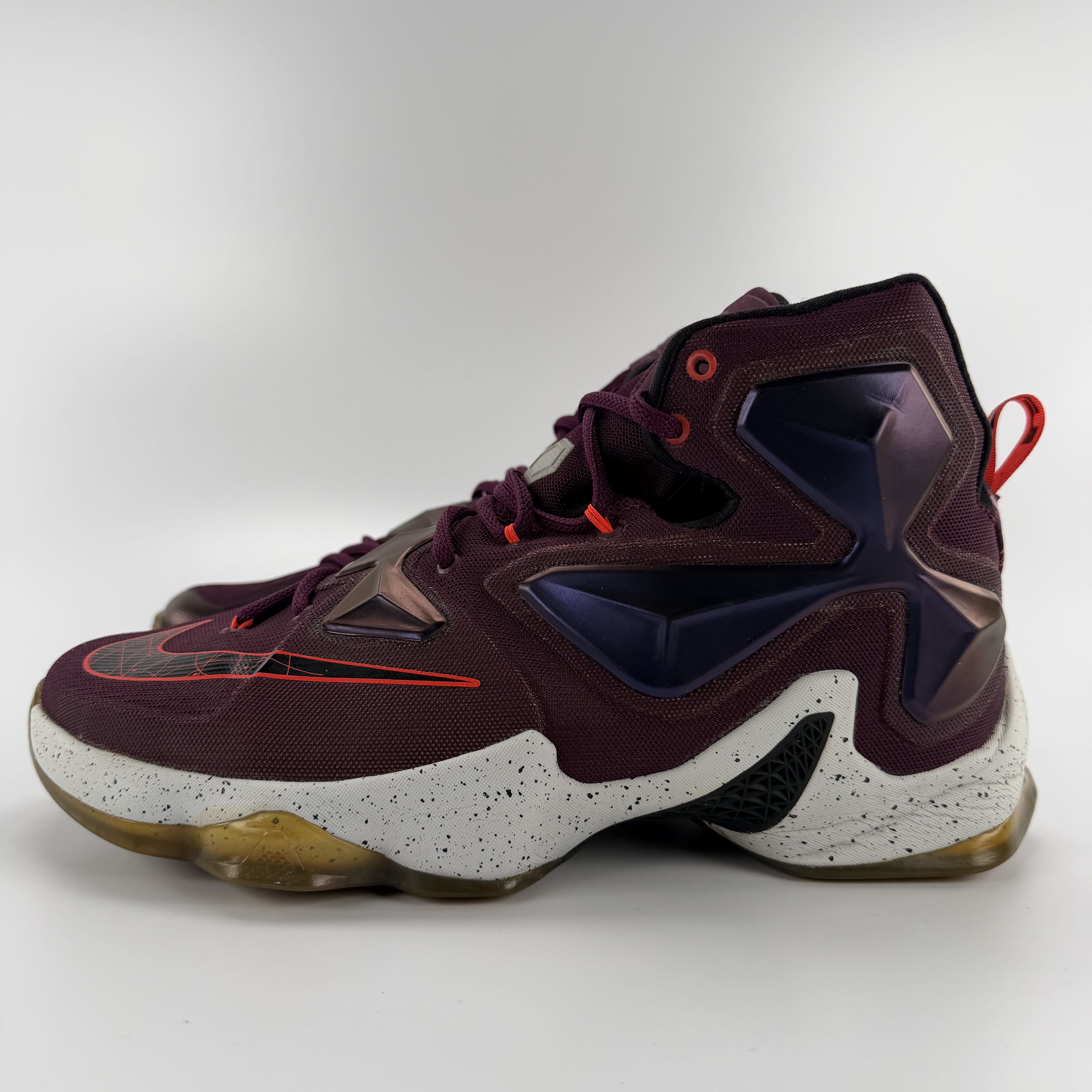 823512 Nike LeBron 13 Written In the Stars
