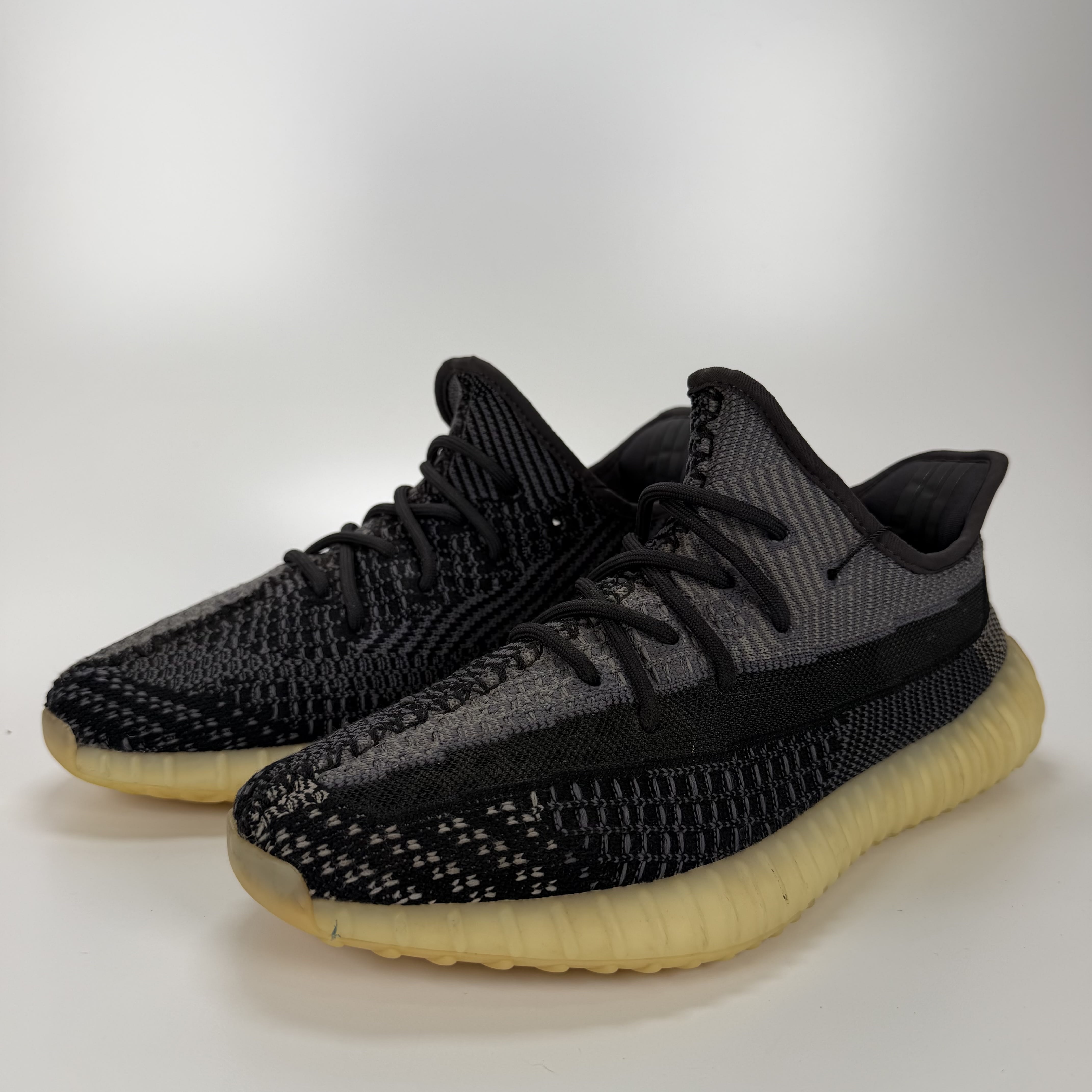 SP4680 adidas Yeezy Boost 350 V2 Carbon