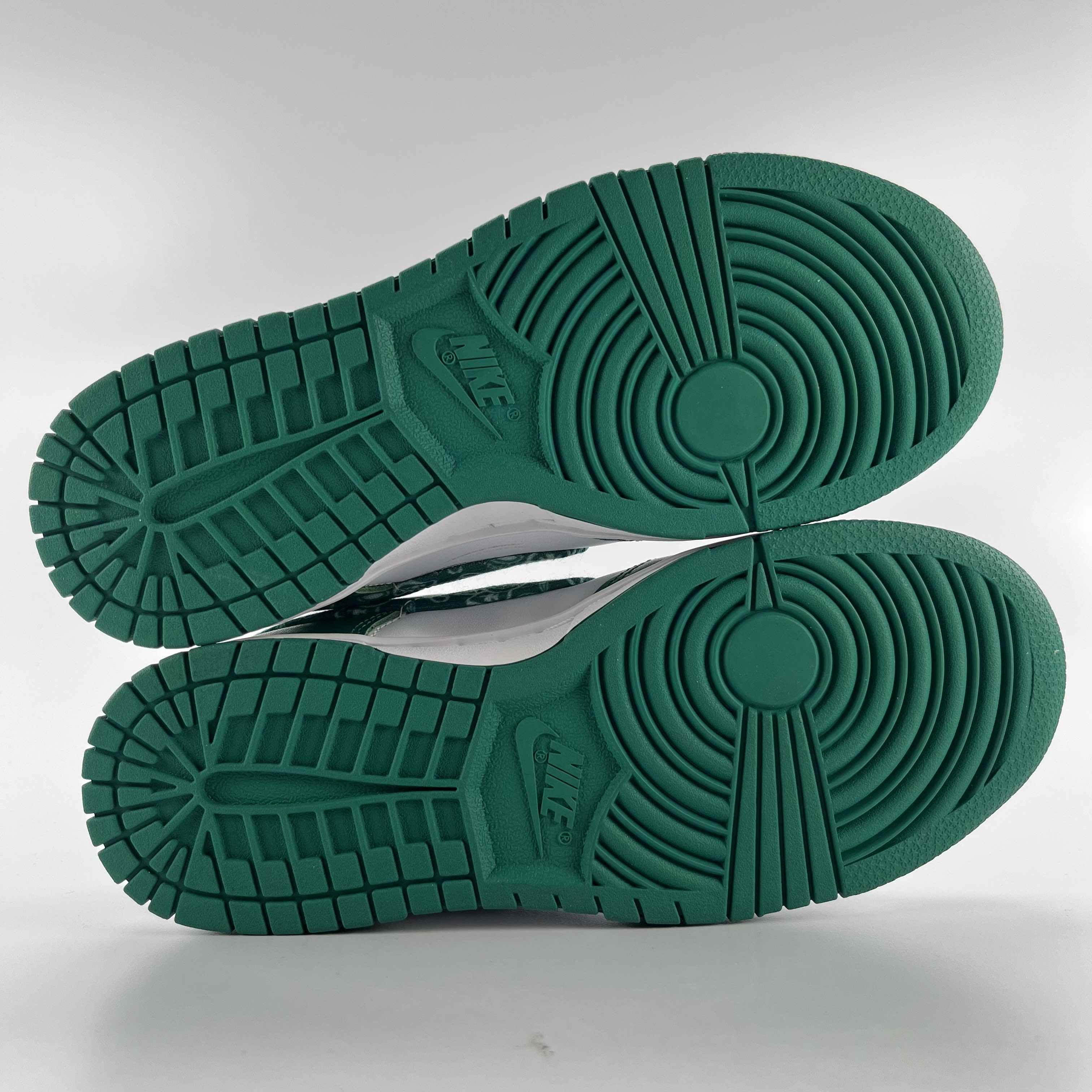 702941 Wmns Dunk Low 'Green Paisley'