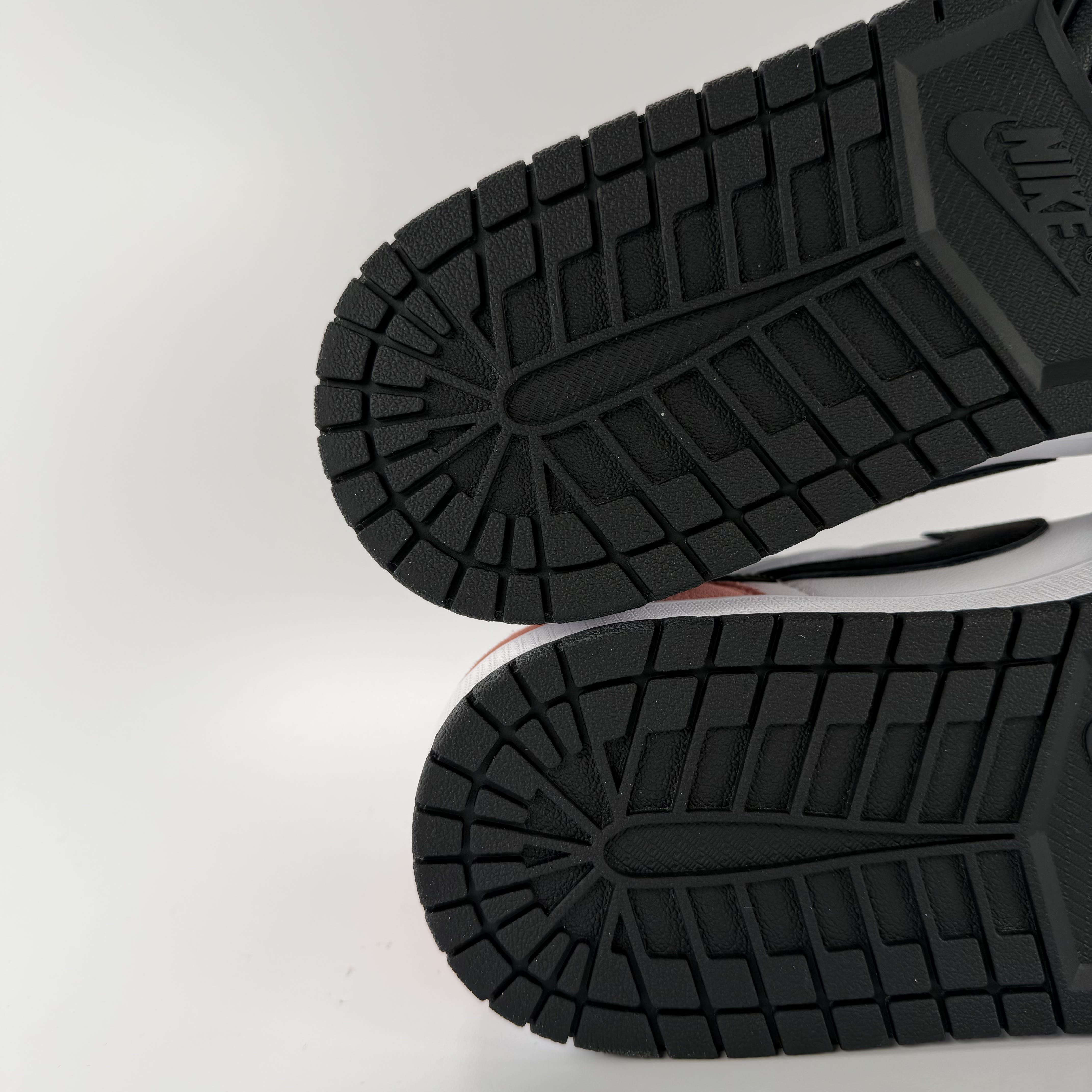 512497 Air Jordan 1 Retro Low OG 'Bleached Coral'