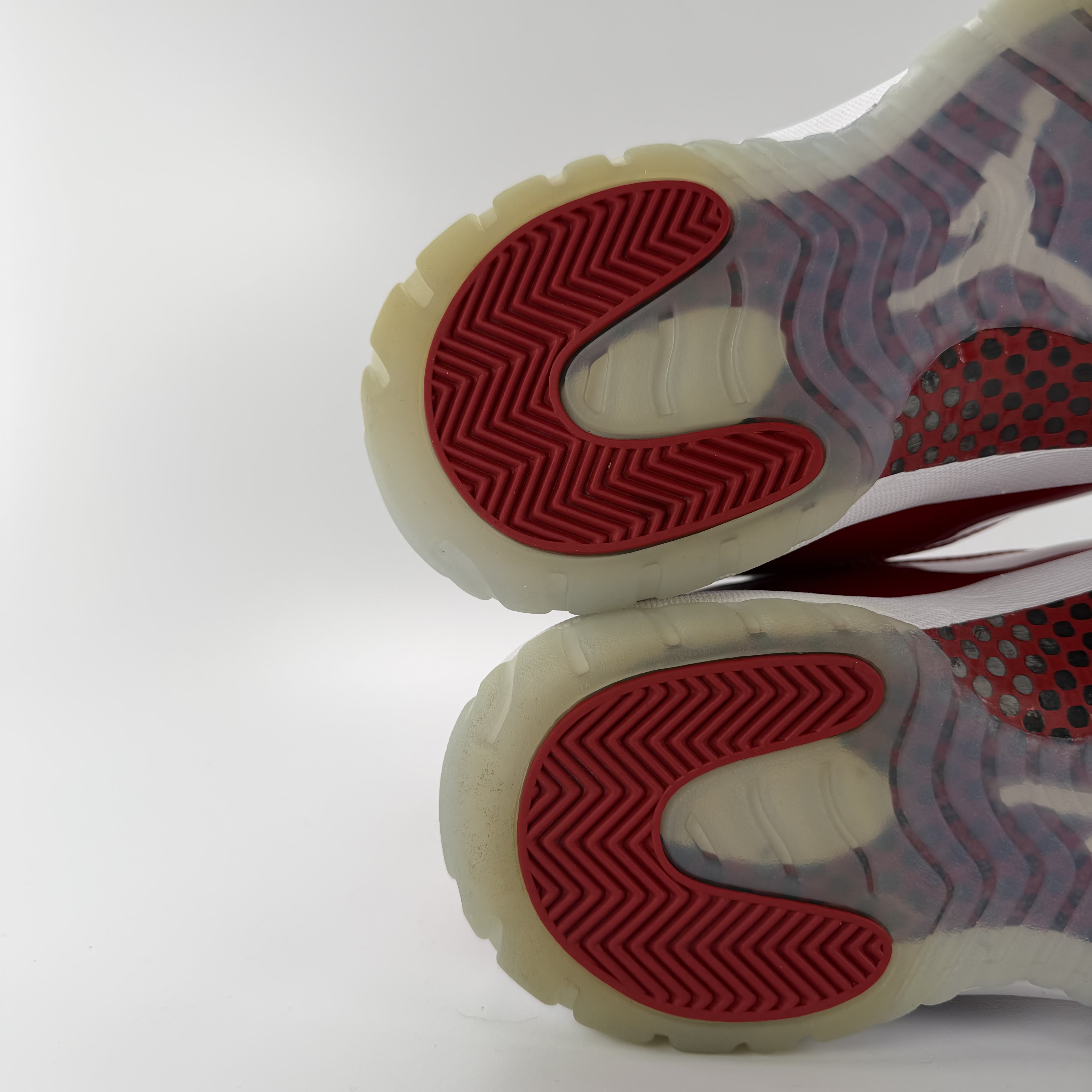 512180 Jordan 11 Retro Cherry (2022)