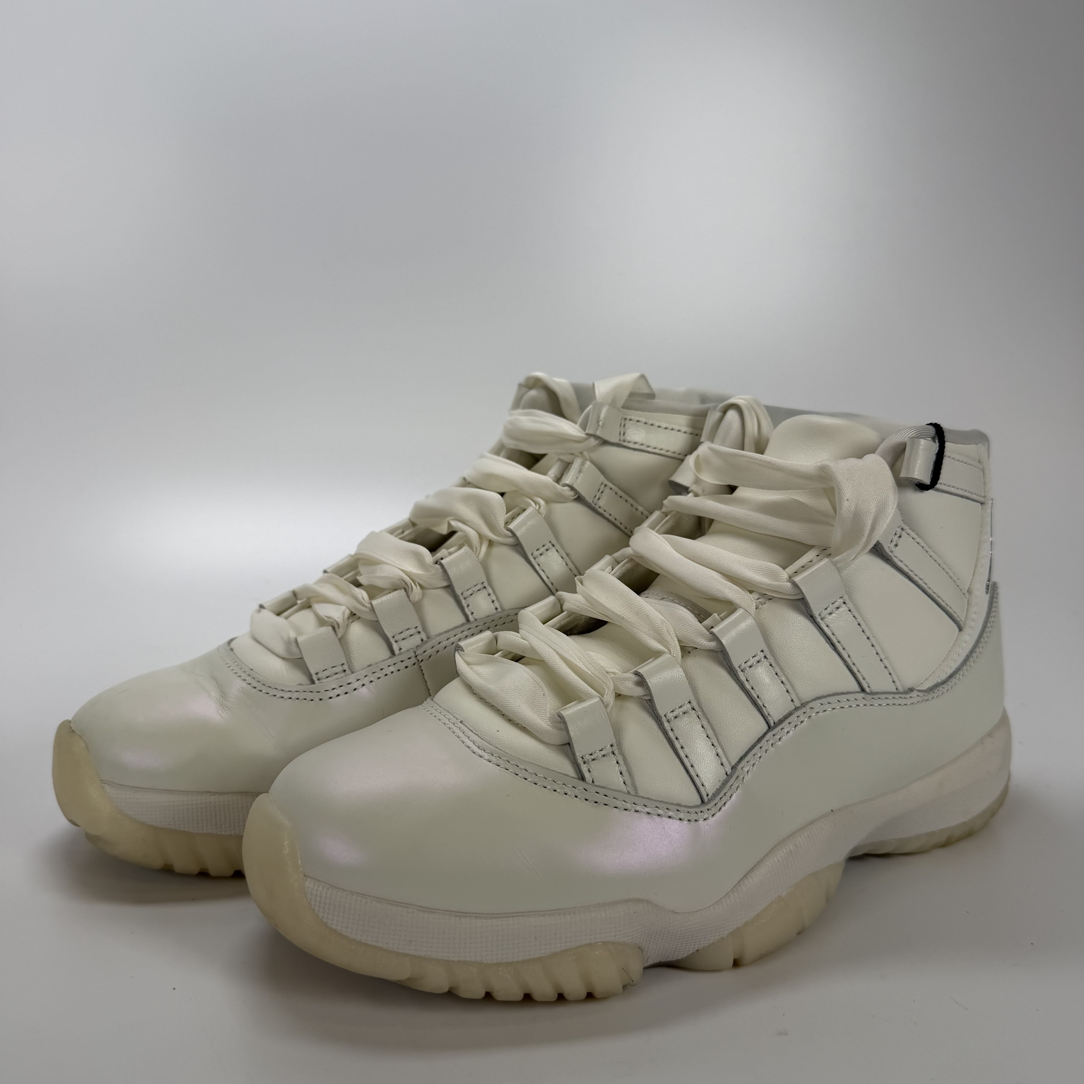 SP5024 Jordan 11 Retro Pearl (Women's)