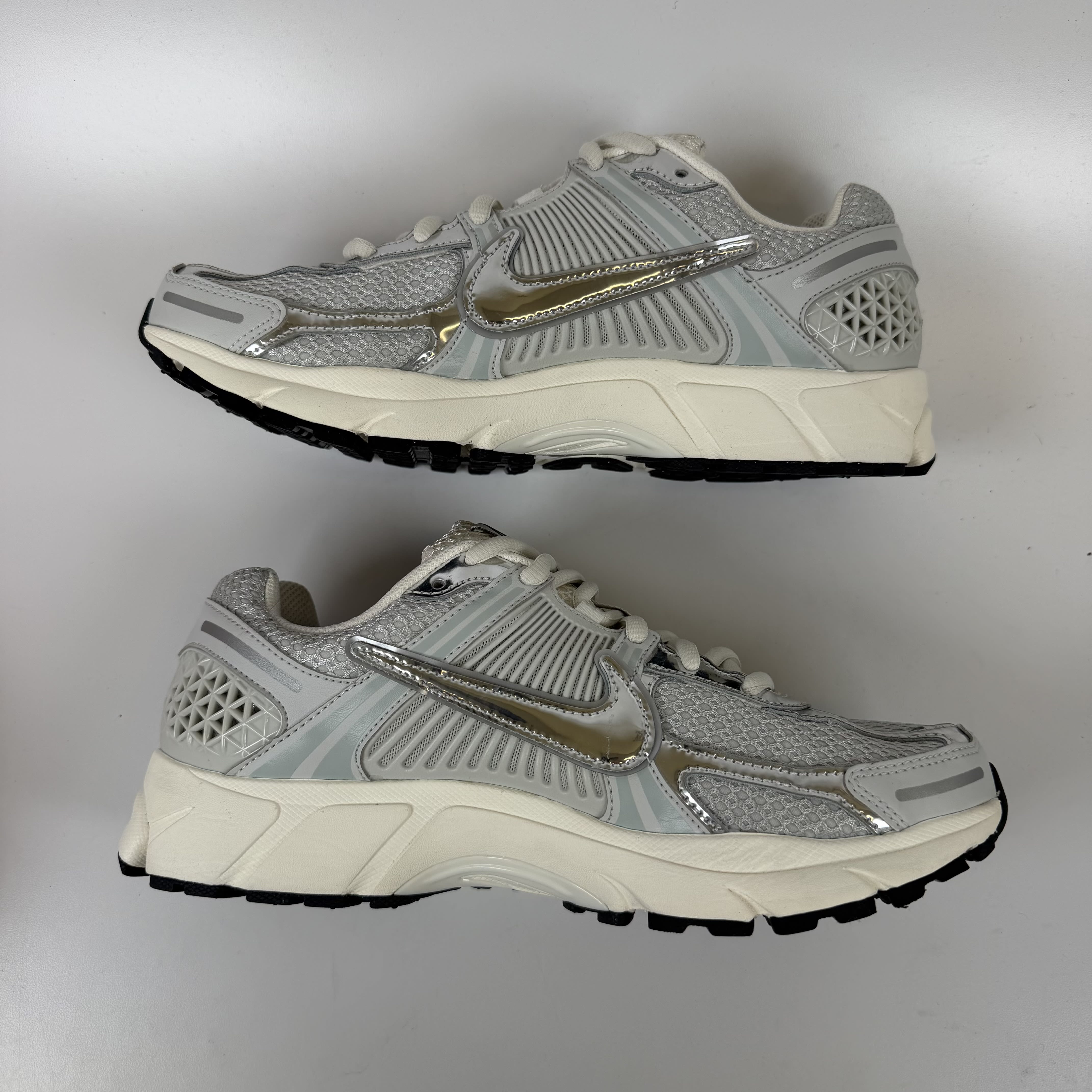 SP10001 Nike Zoom Vomero 5 Photon Dust Metallic Silver (Women's)