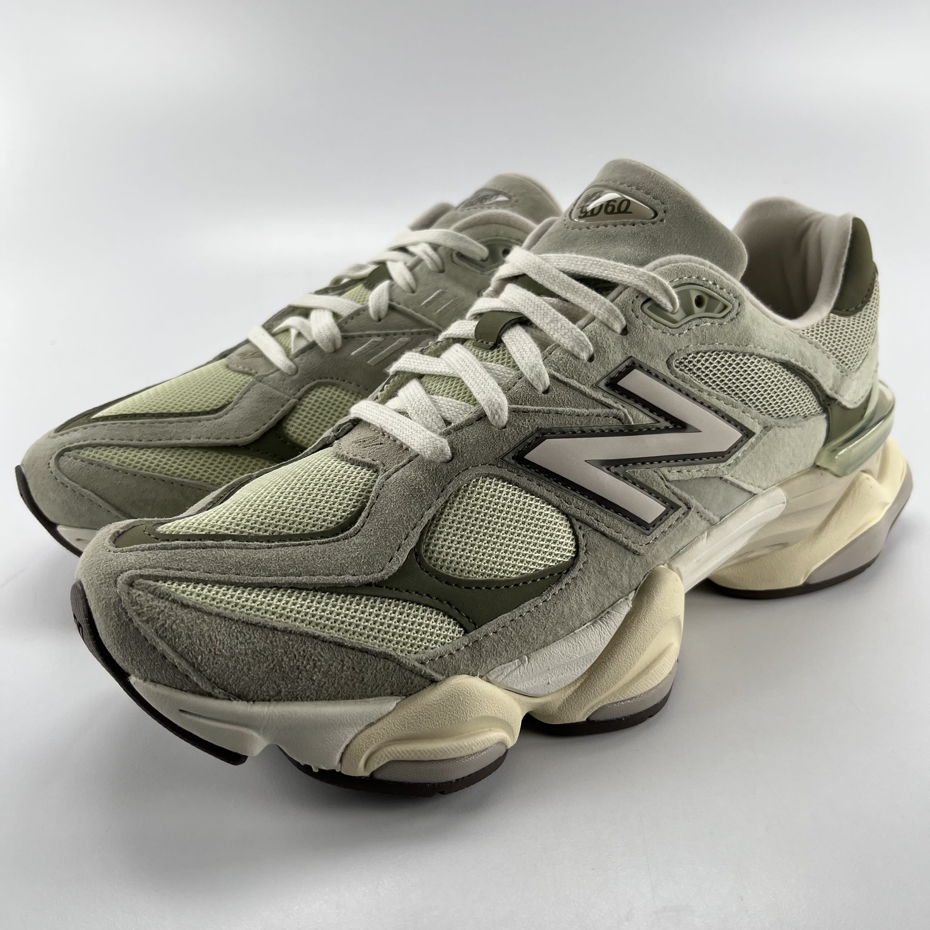 385706 New Balance 9060 Olivine