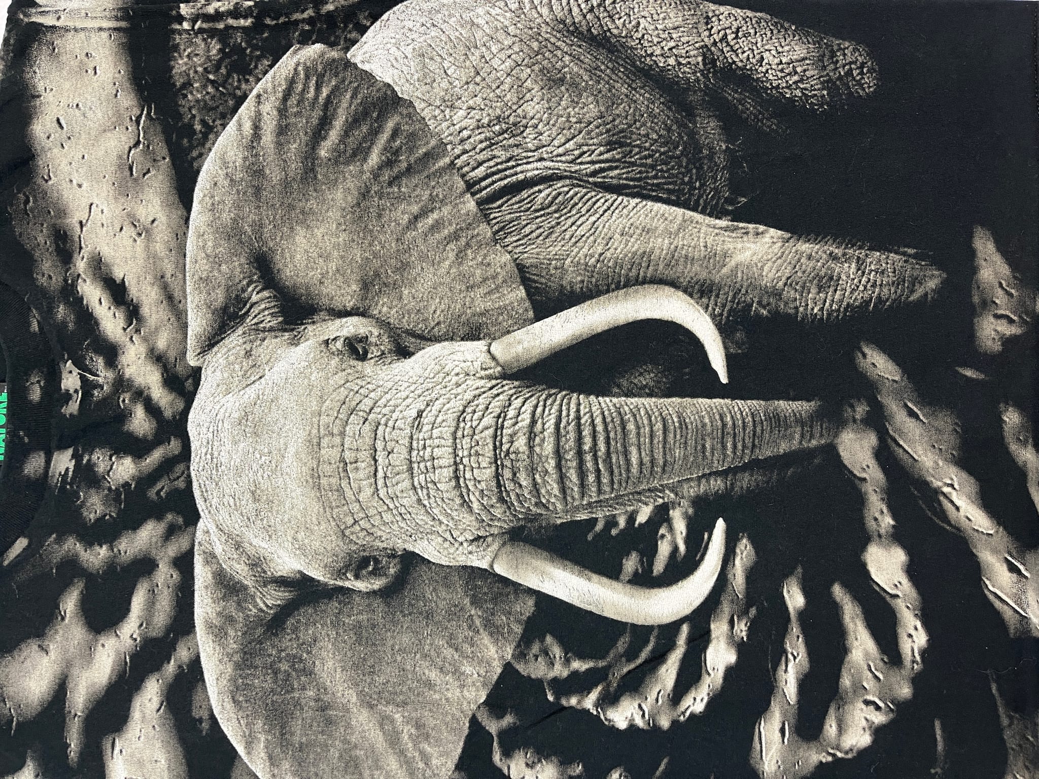 435569 (90s) Elephant All Over Print Animal T-Shirt