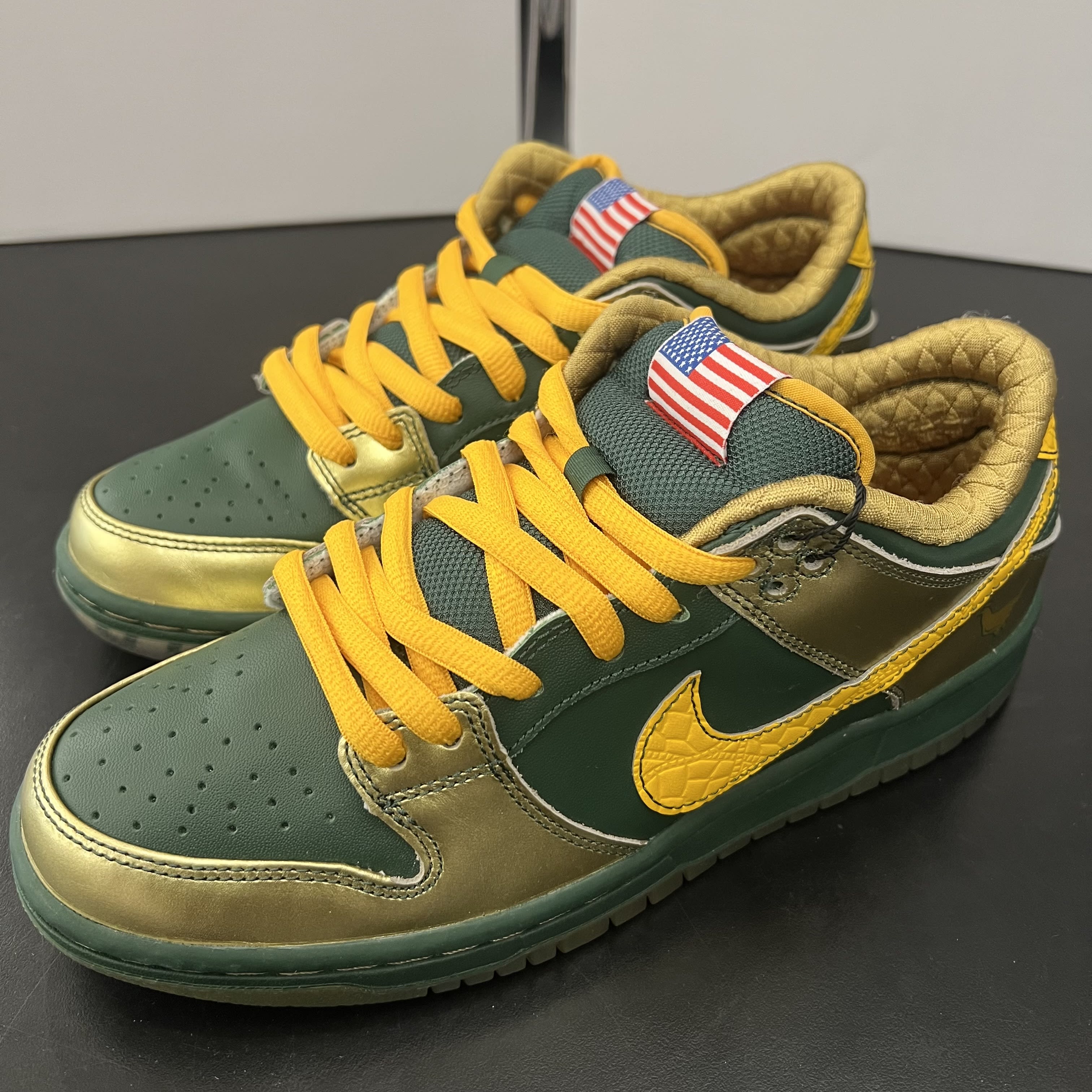 674517 Nike SB Dunk Low Doernbecher (2018)