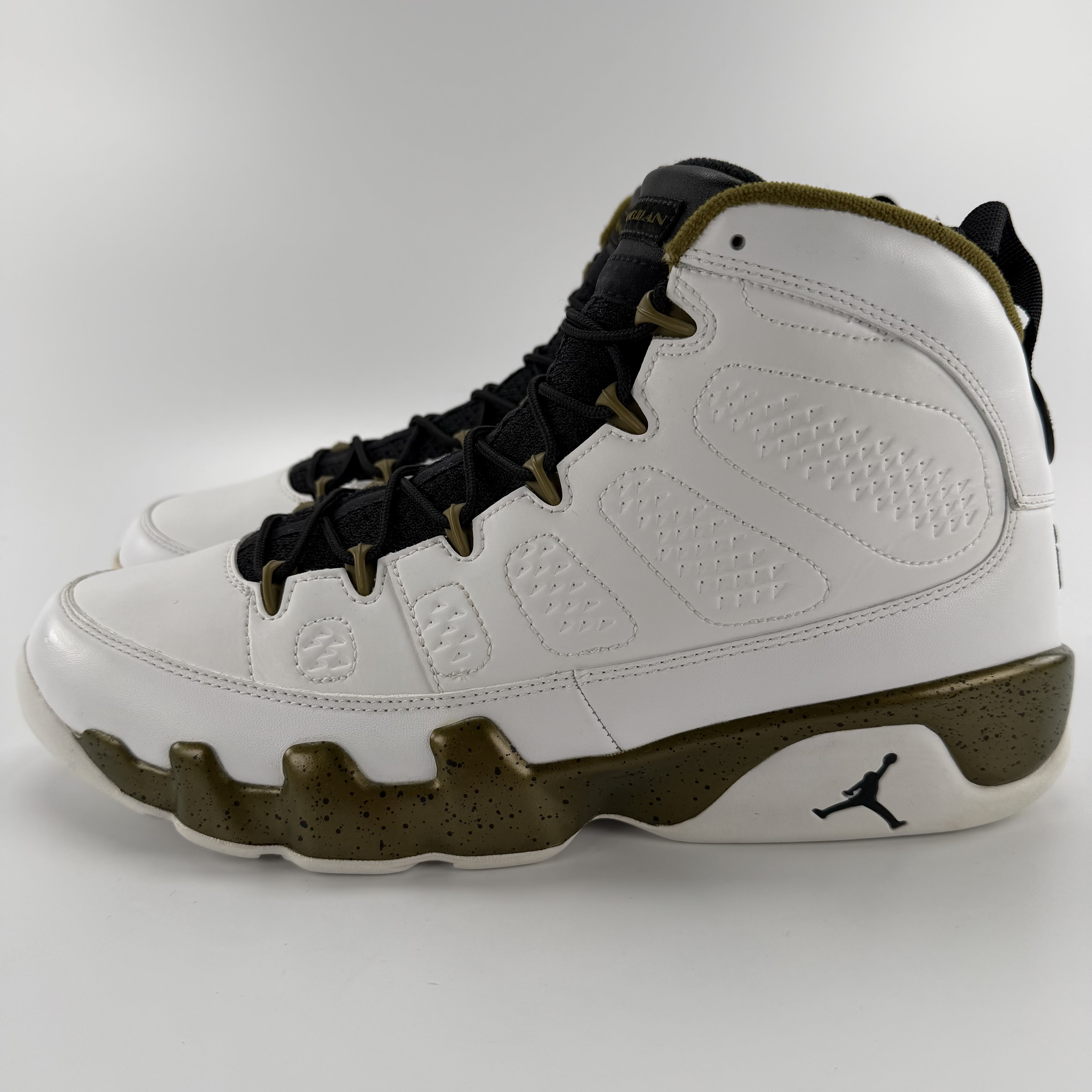 457741 Jordan 9 Retro Statue