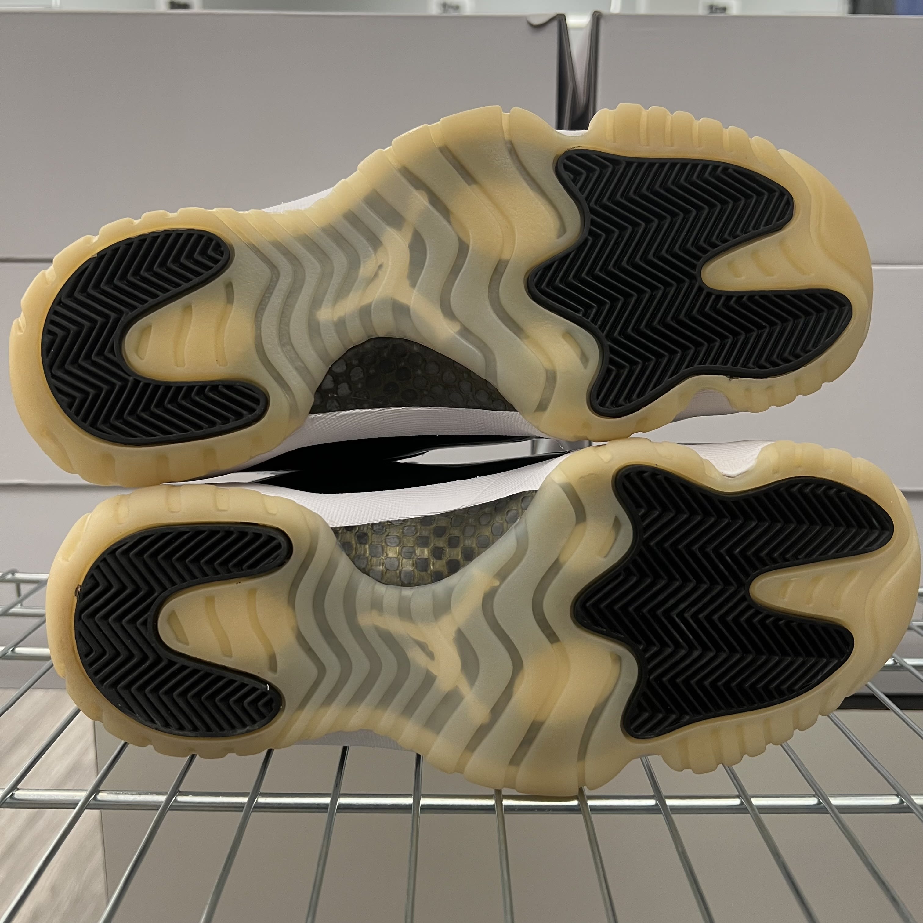 635016 Jordan 11 Retro DMP Gratitude (2023)