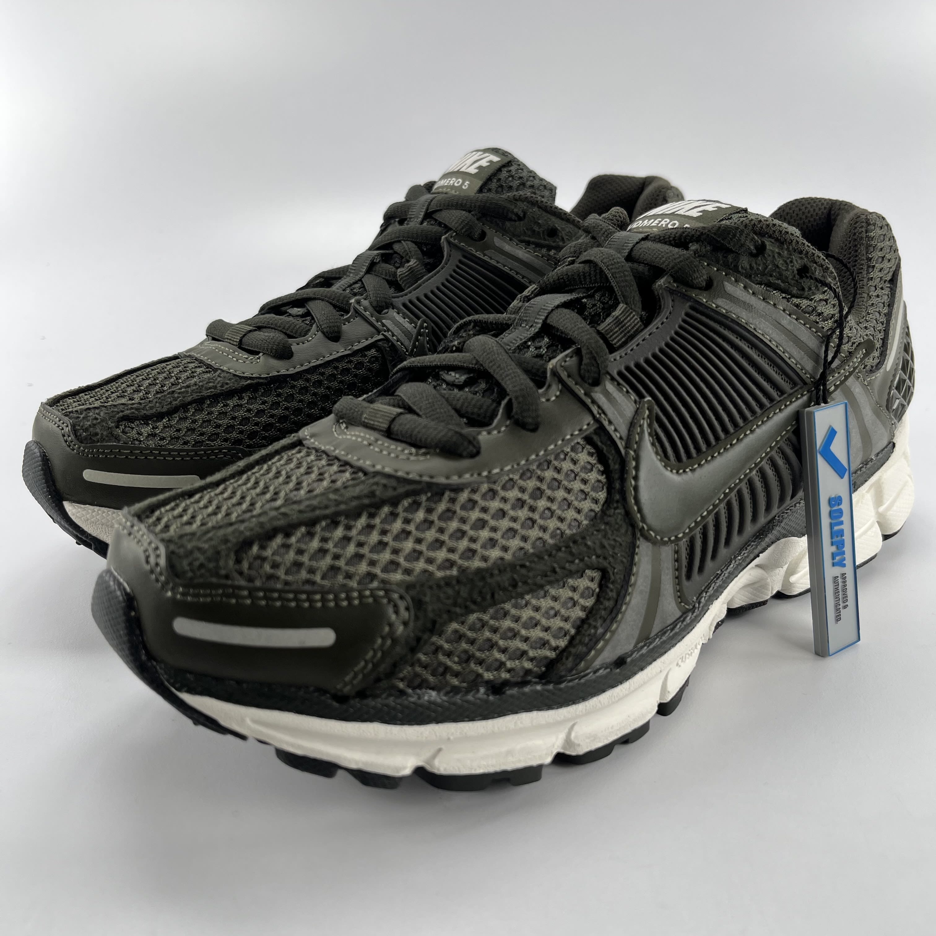 340811 Nike Zoom Vomero 5 Sequoia (Women's)