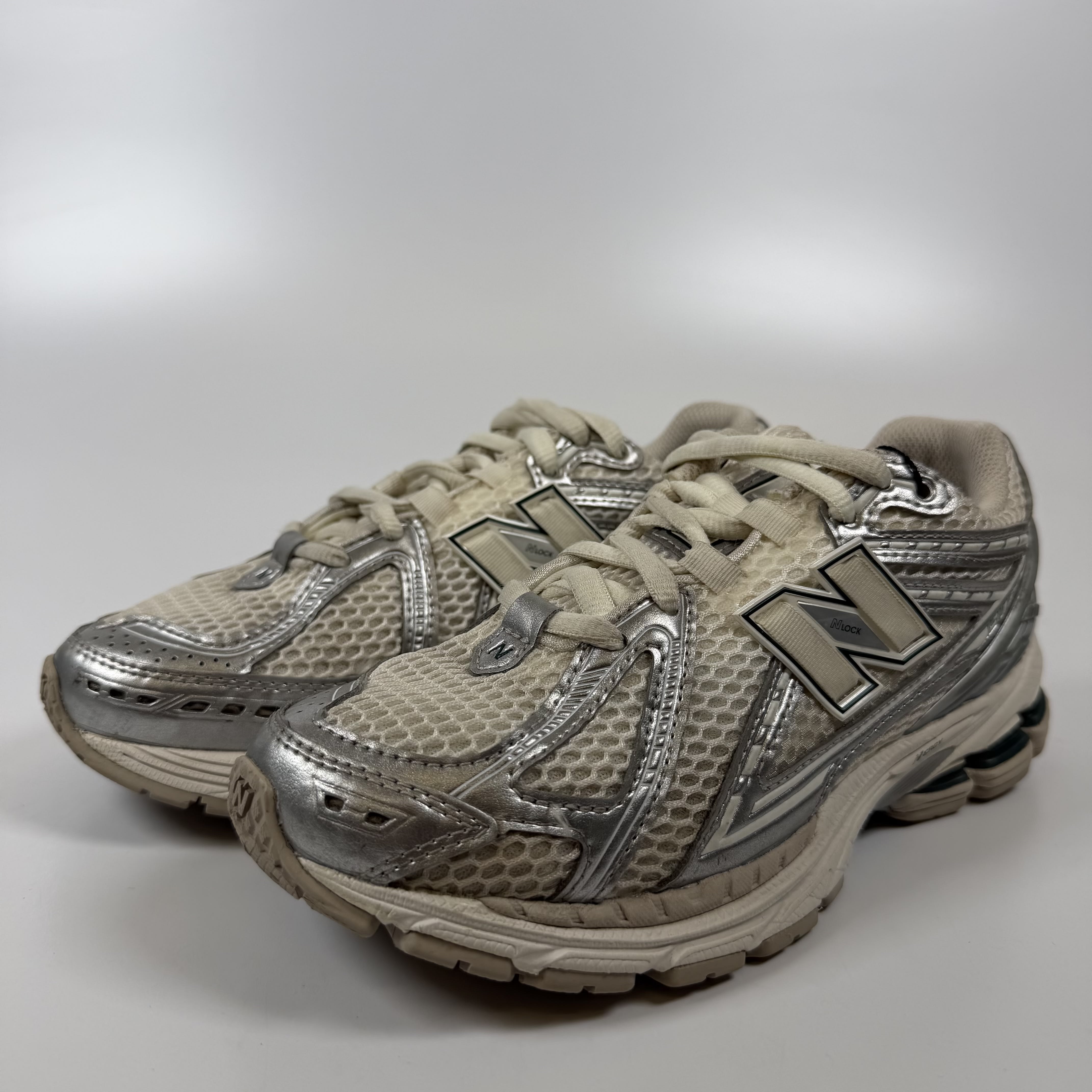 SP7331 New Balance 1906R Silver Metallic Sea Salt