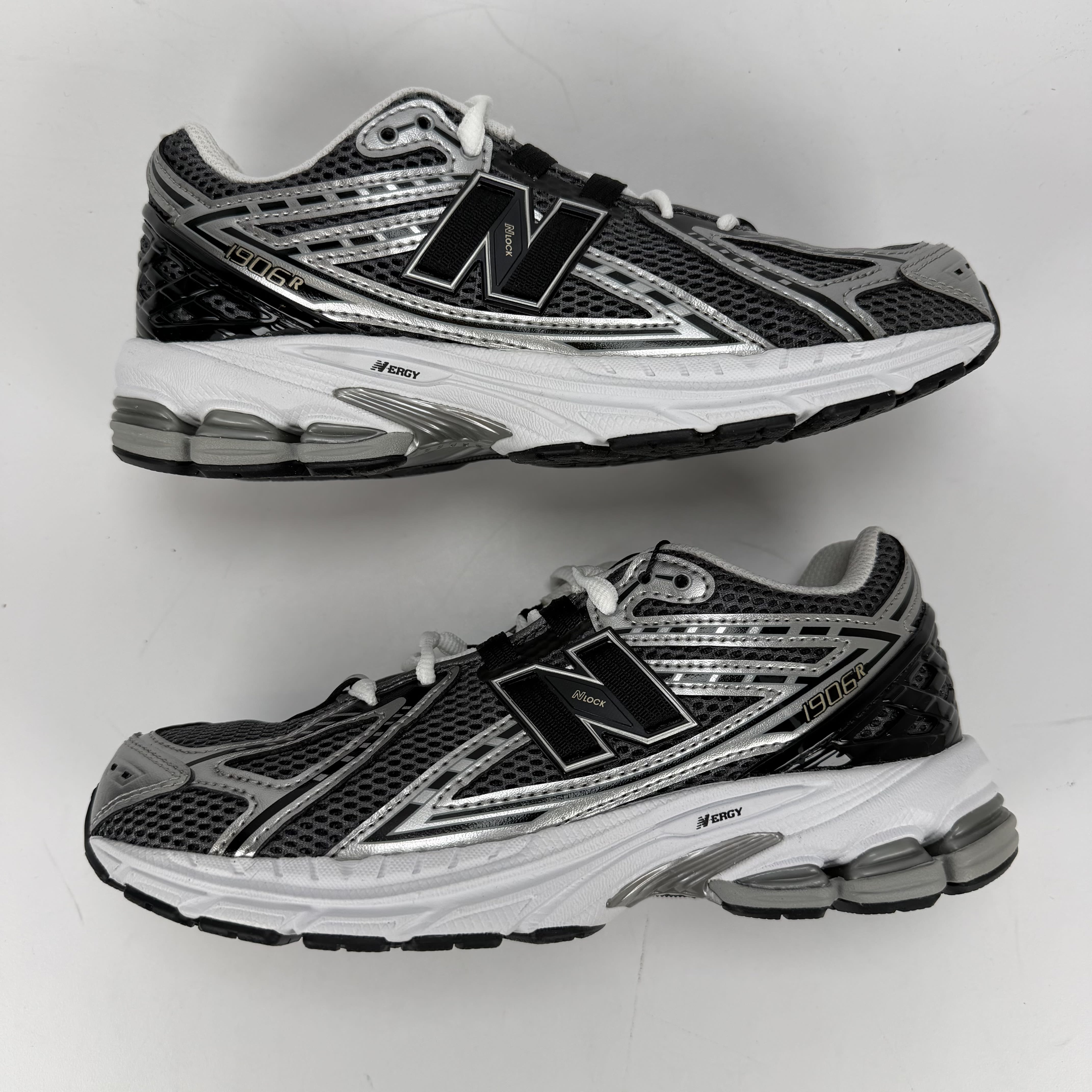 646062 New Balance 1906R Silver Metalic Black (GS)