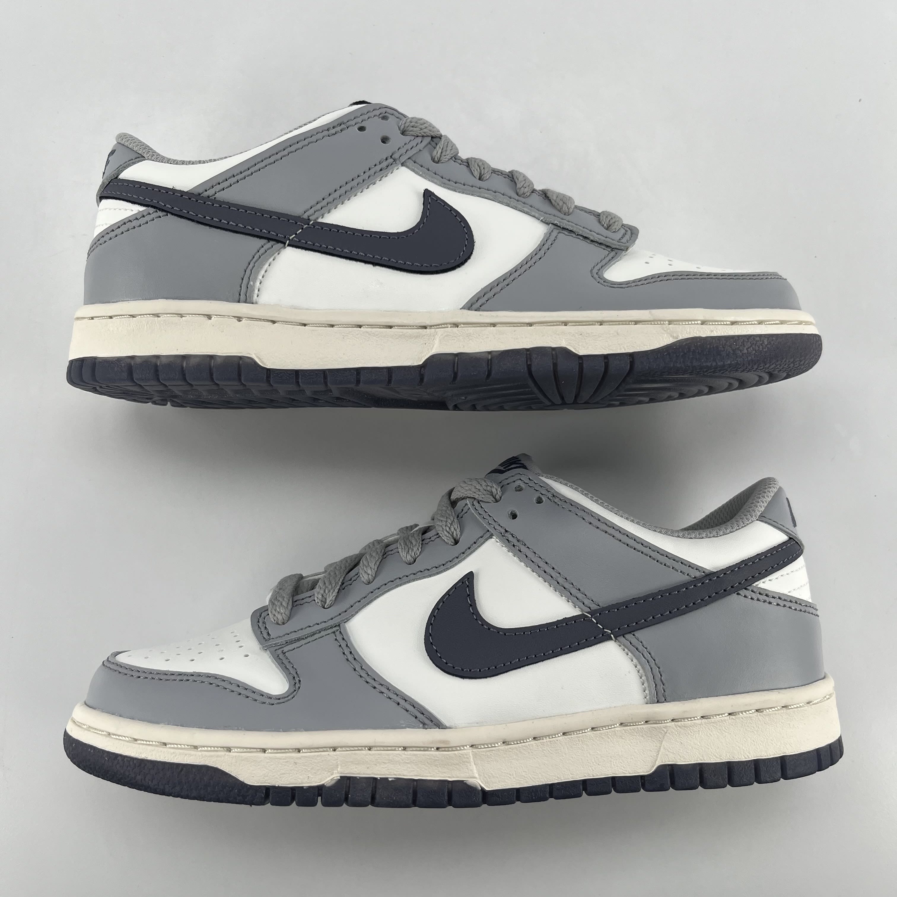 459695 Nike Dunk Low Platinum Tint Light Carbon (GS)