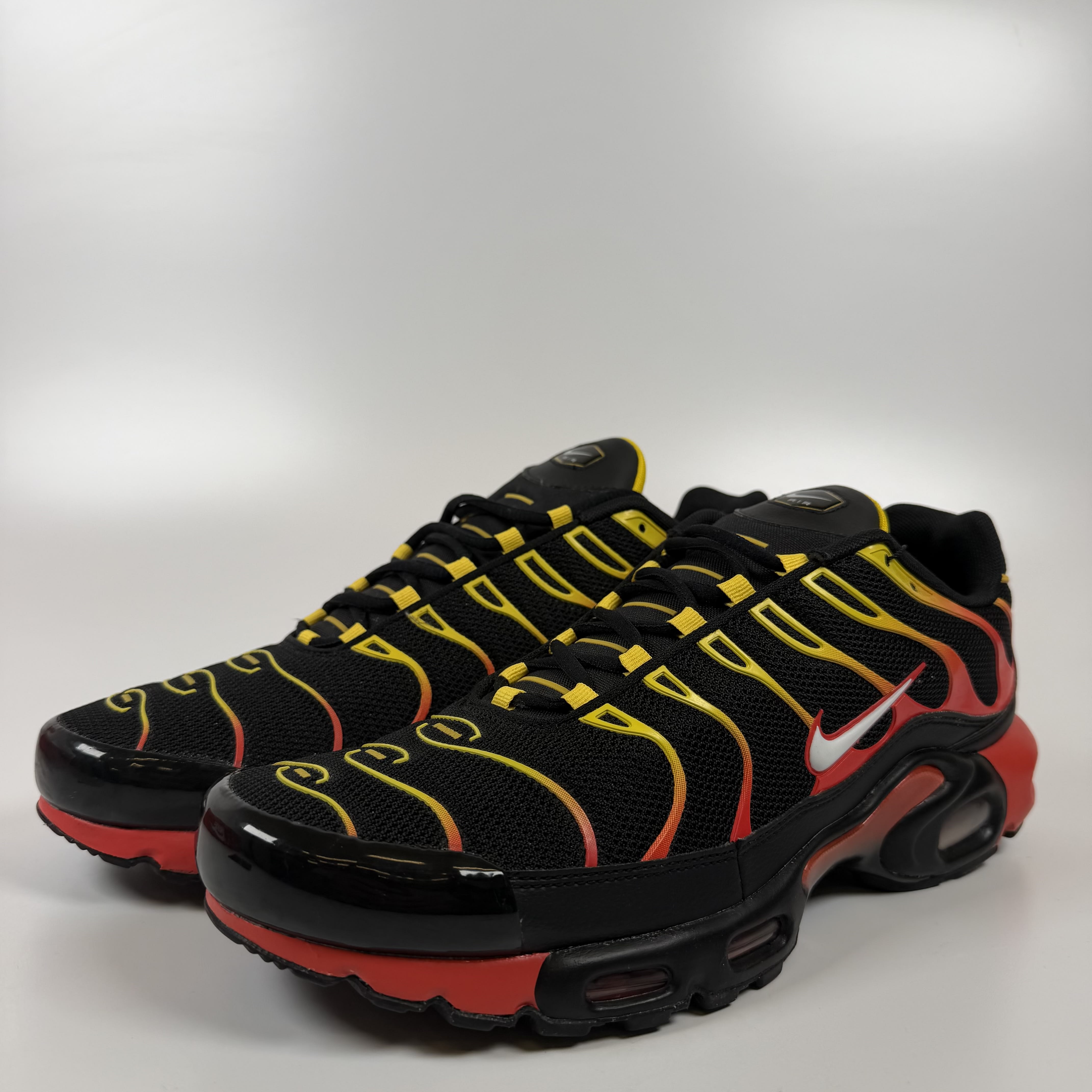SP7792 Nike Air Max Plus Gradient Black Red Yellow