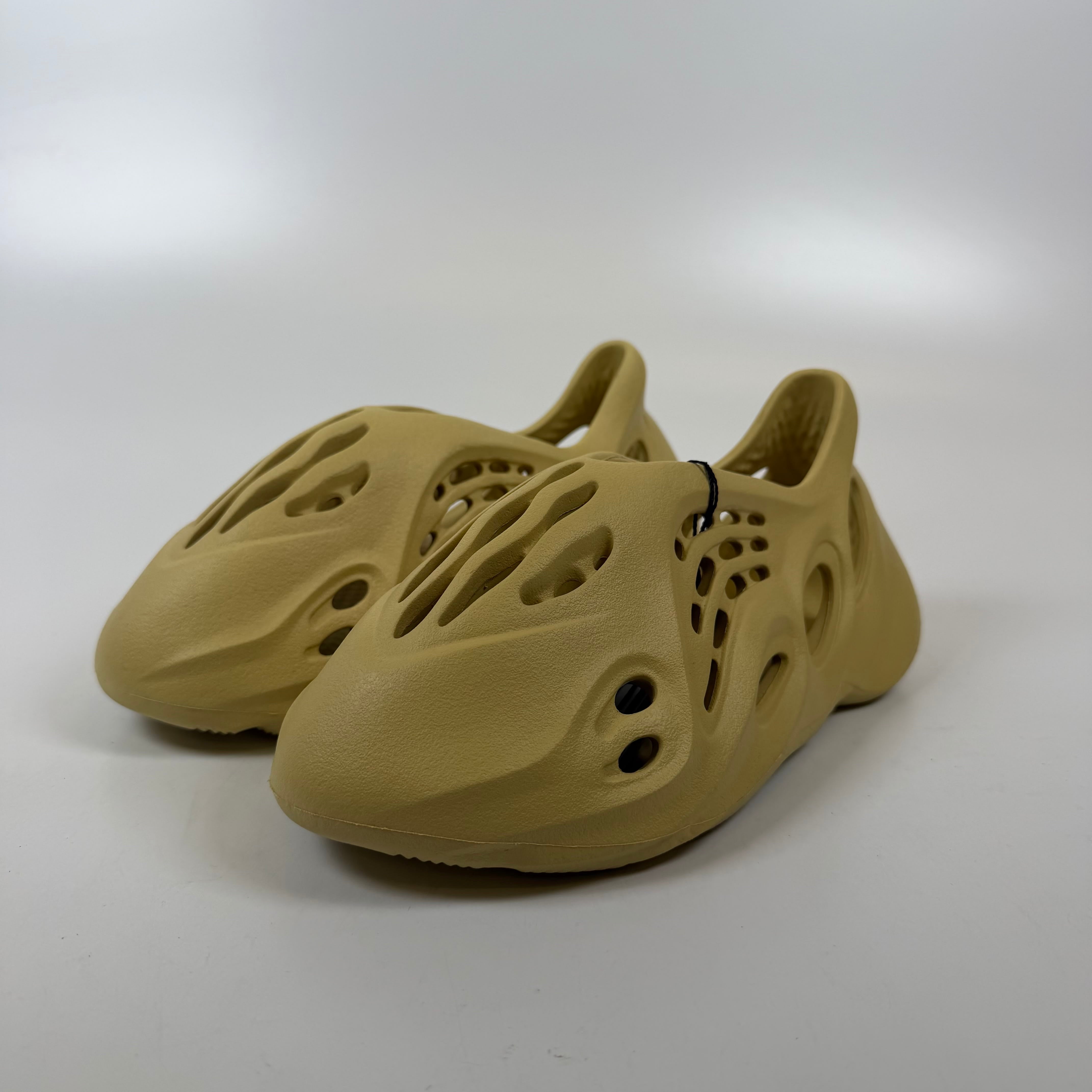 312195 adidas Yeezy Foam RNNR Sulfur