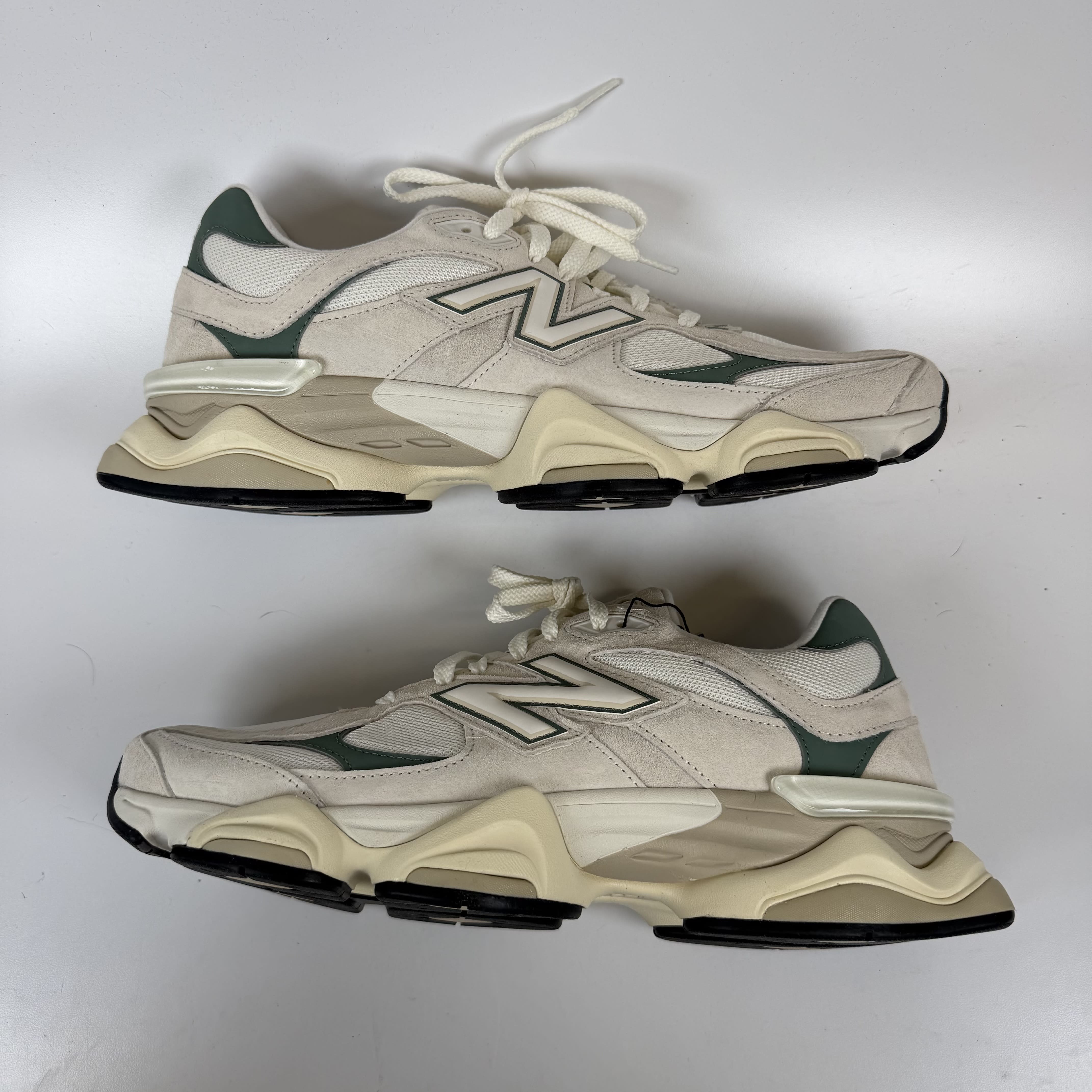 SP11429 New Balance 9060 Linen Dark Juniper
