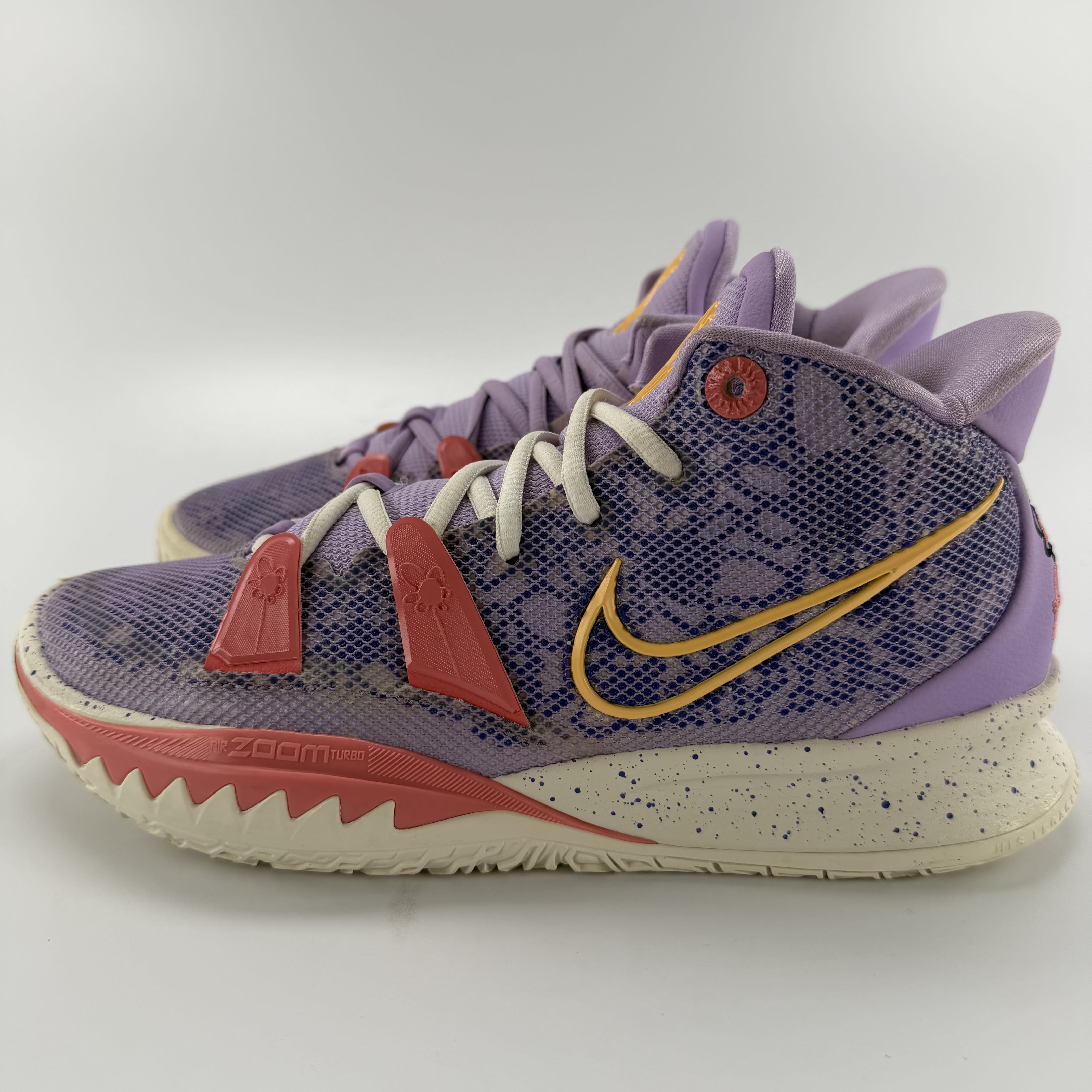 522708 Kyrie 7 "Daughters"