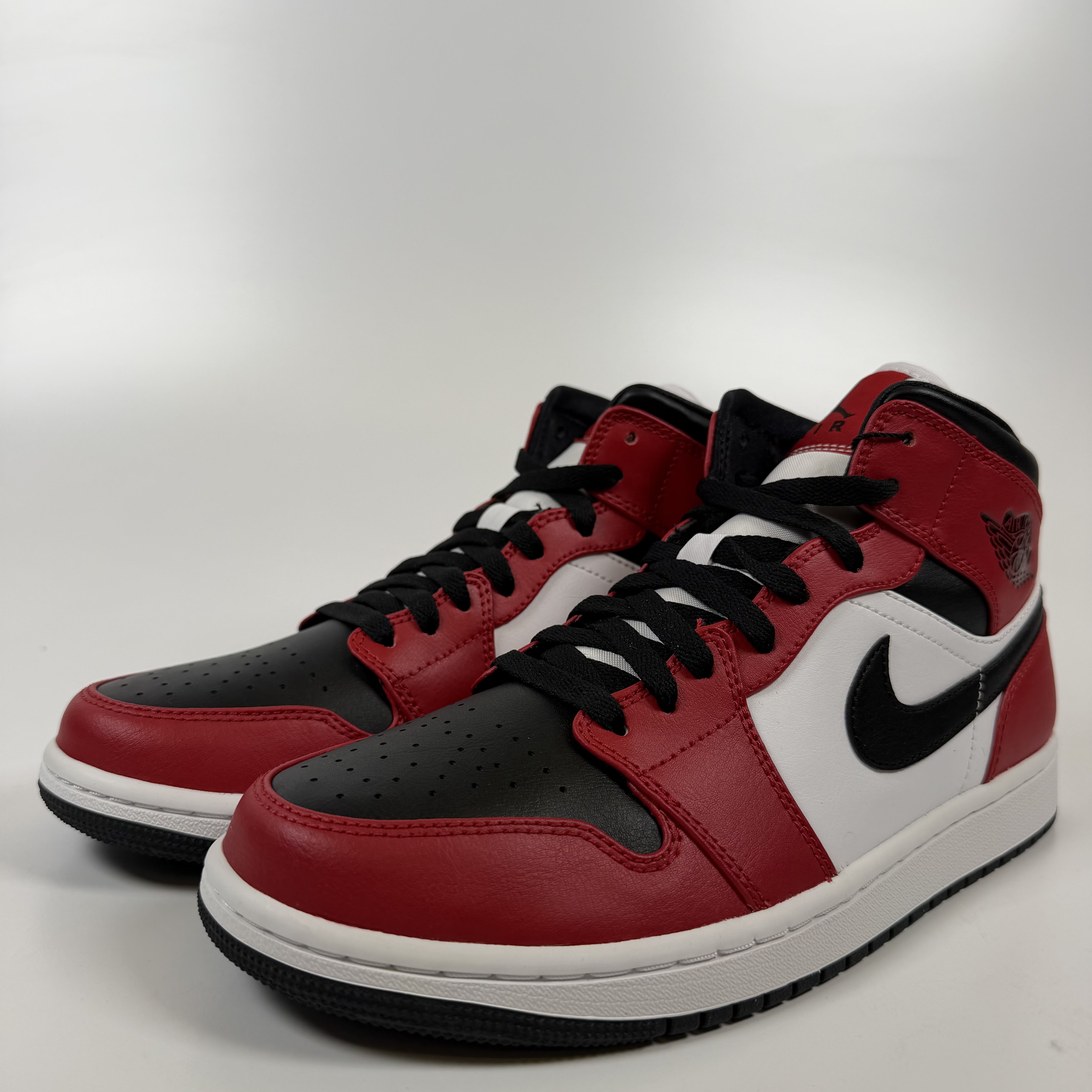 SP9120 Jordan 1 Mid Chicago Toe