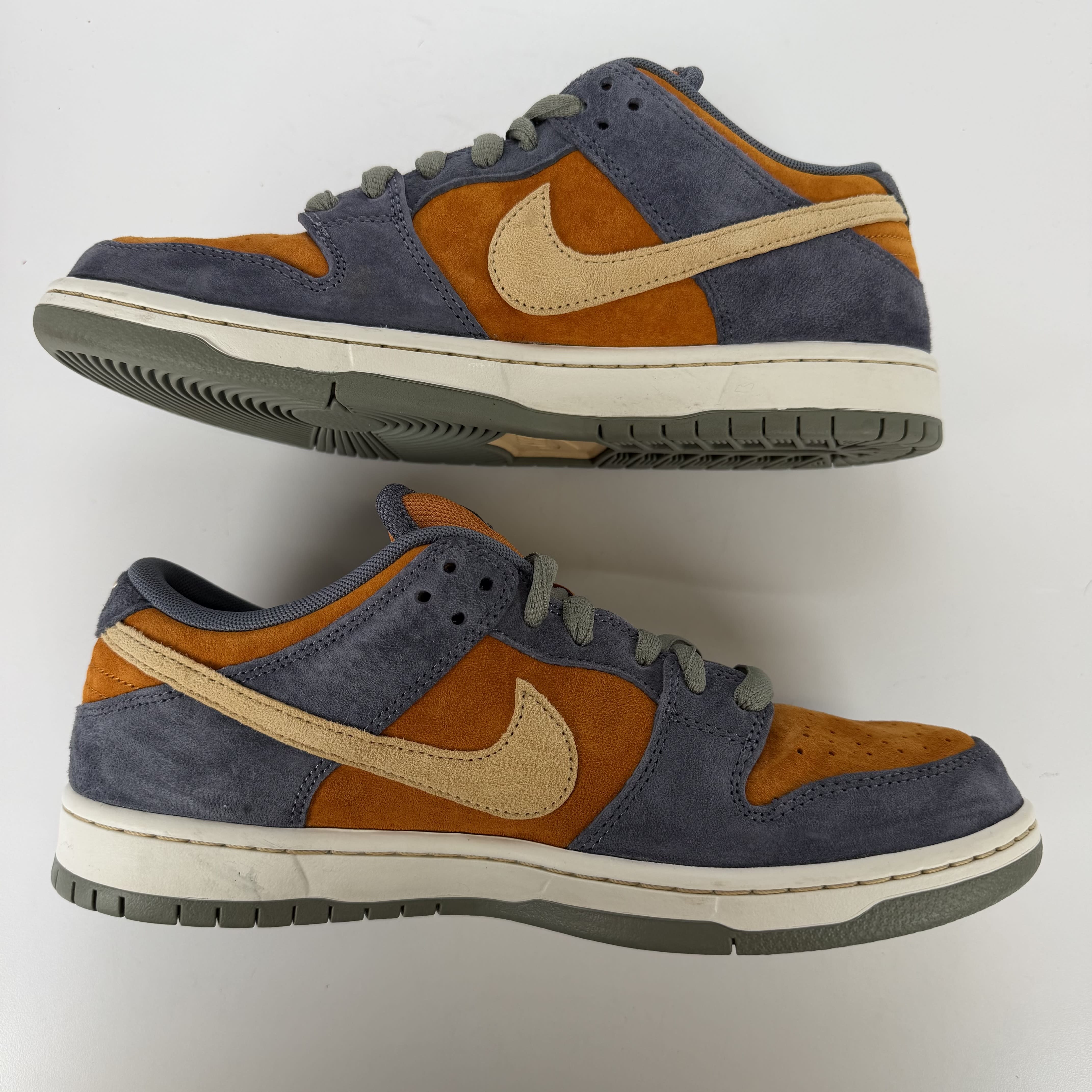 SP5719 Nike SB Dunk Low Light Carbon Monarch