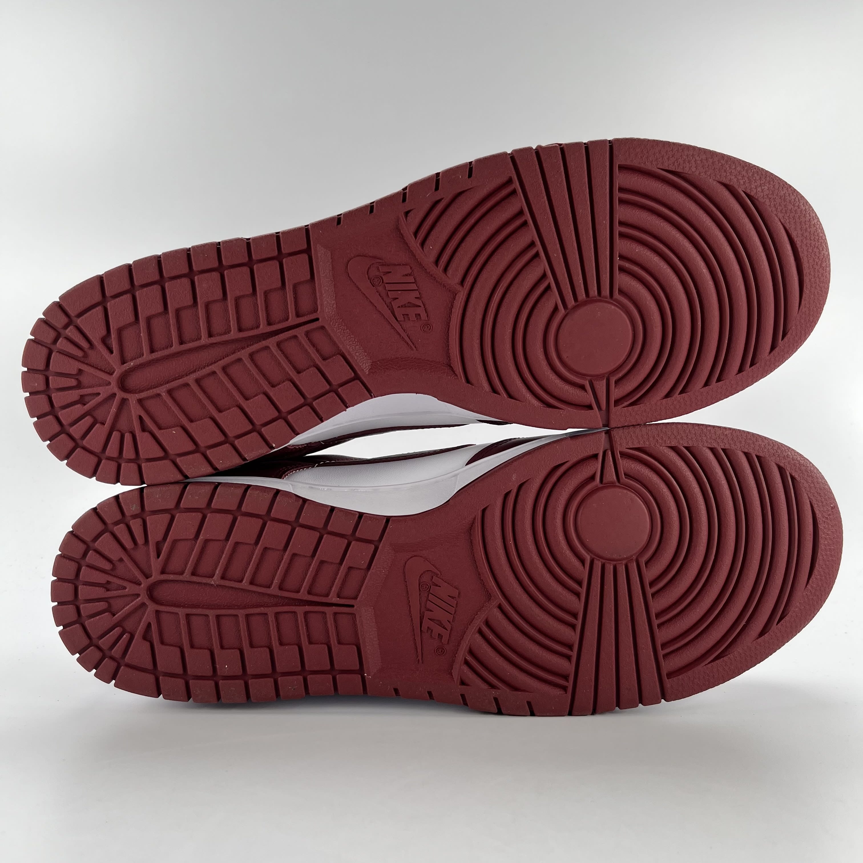 625368 Nike Dunk Low Team Red