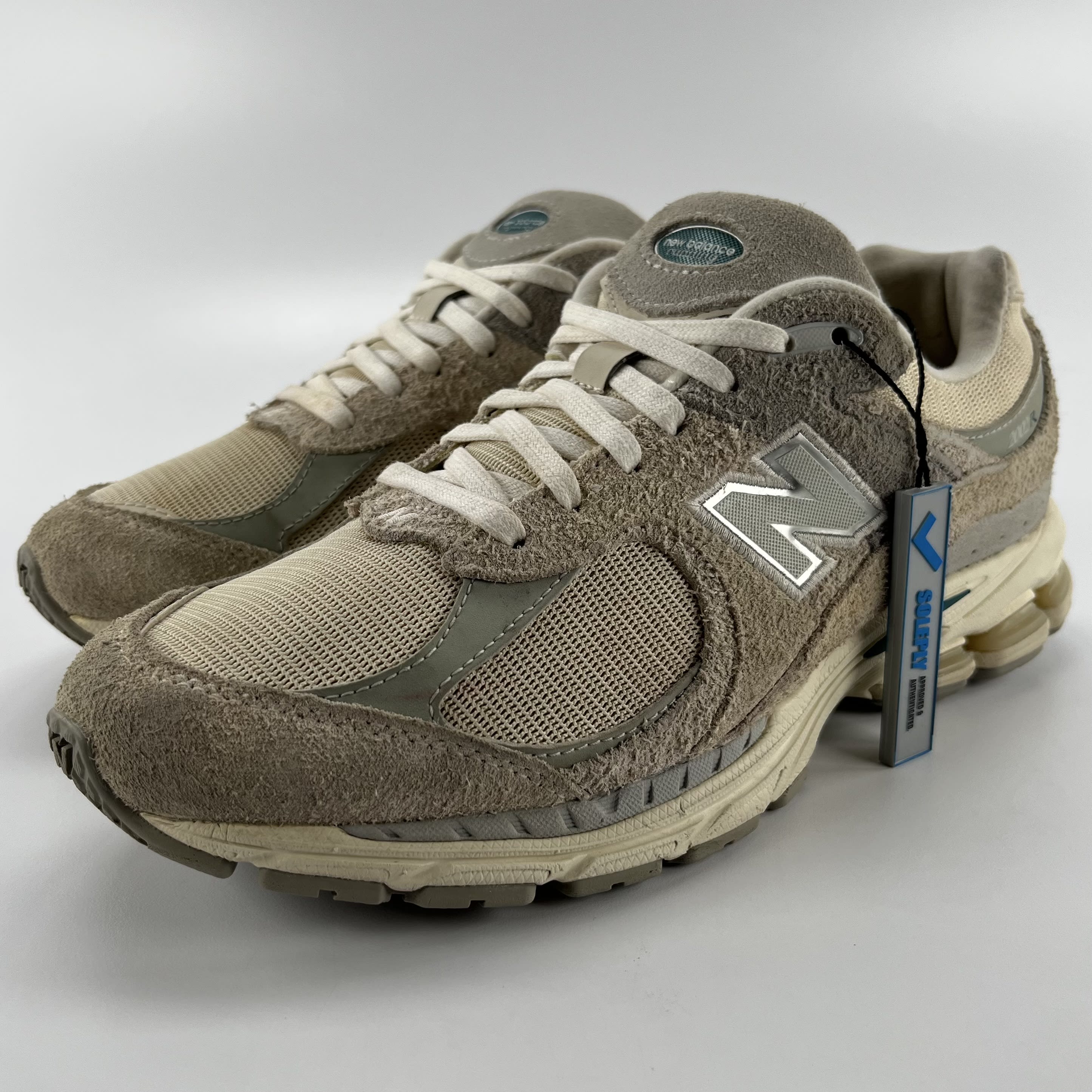 786747 New Balance 2002R Linen