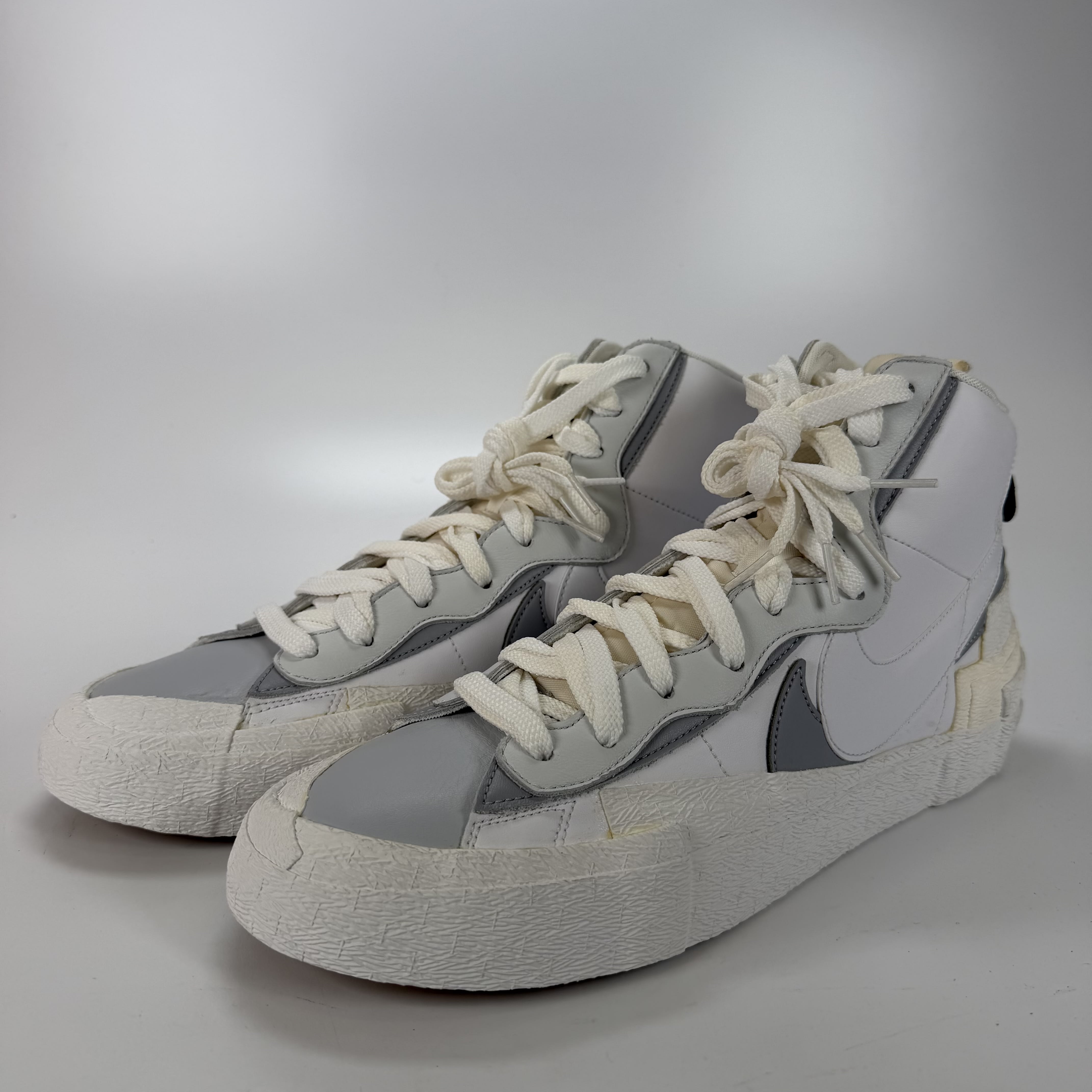 SP5675 Nike Blazer Mid sacai White Grey