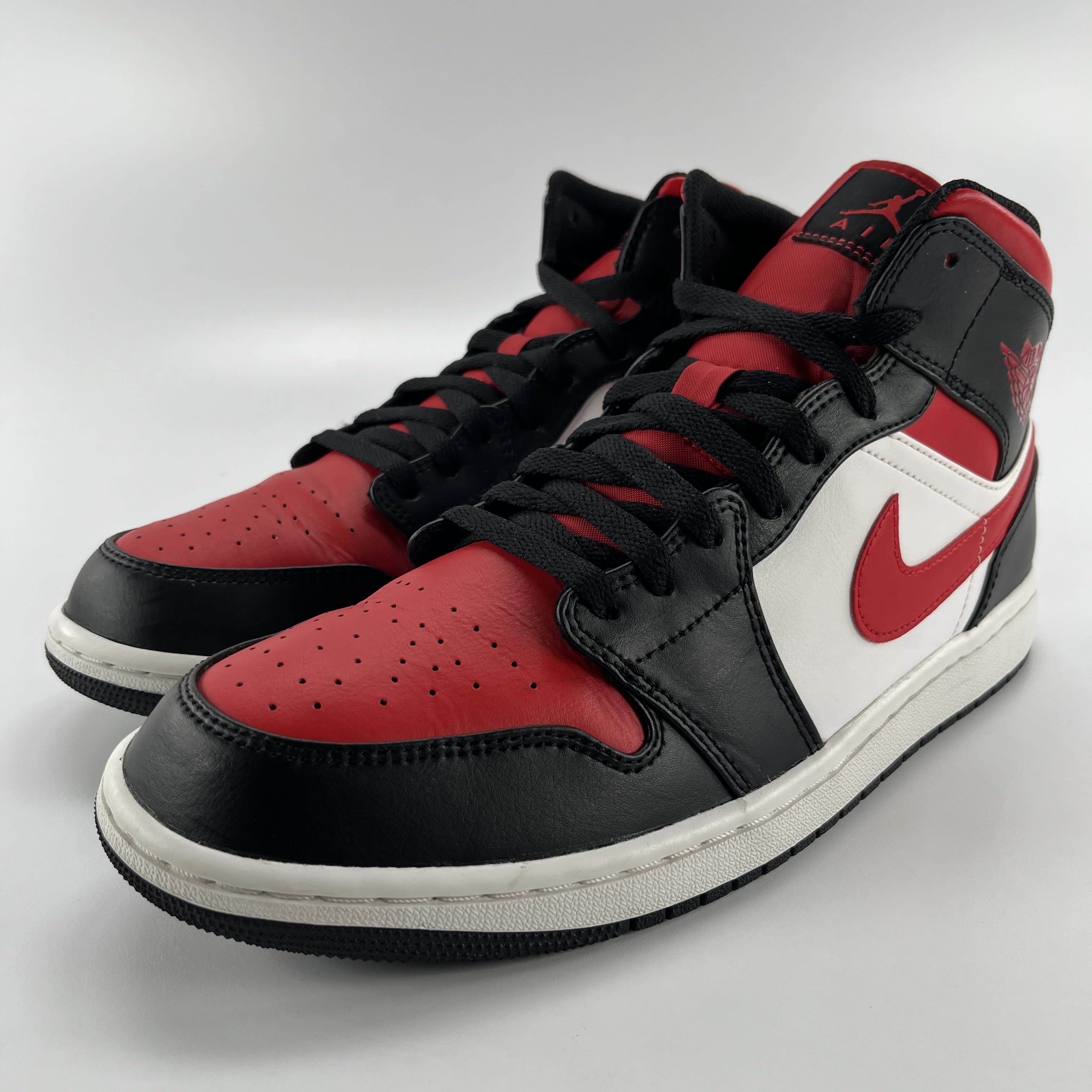 625400 Jordan 1 Mid White Black Red (2022)