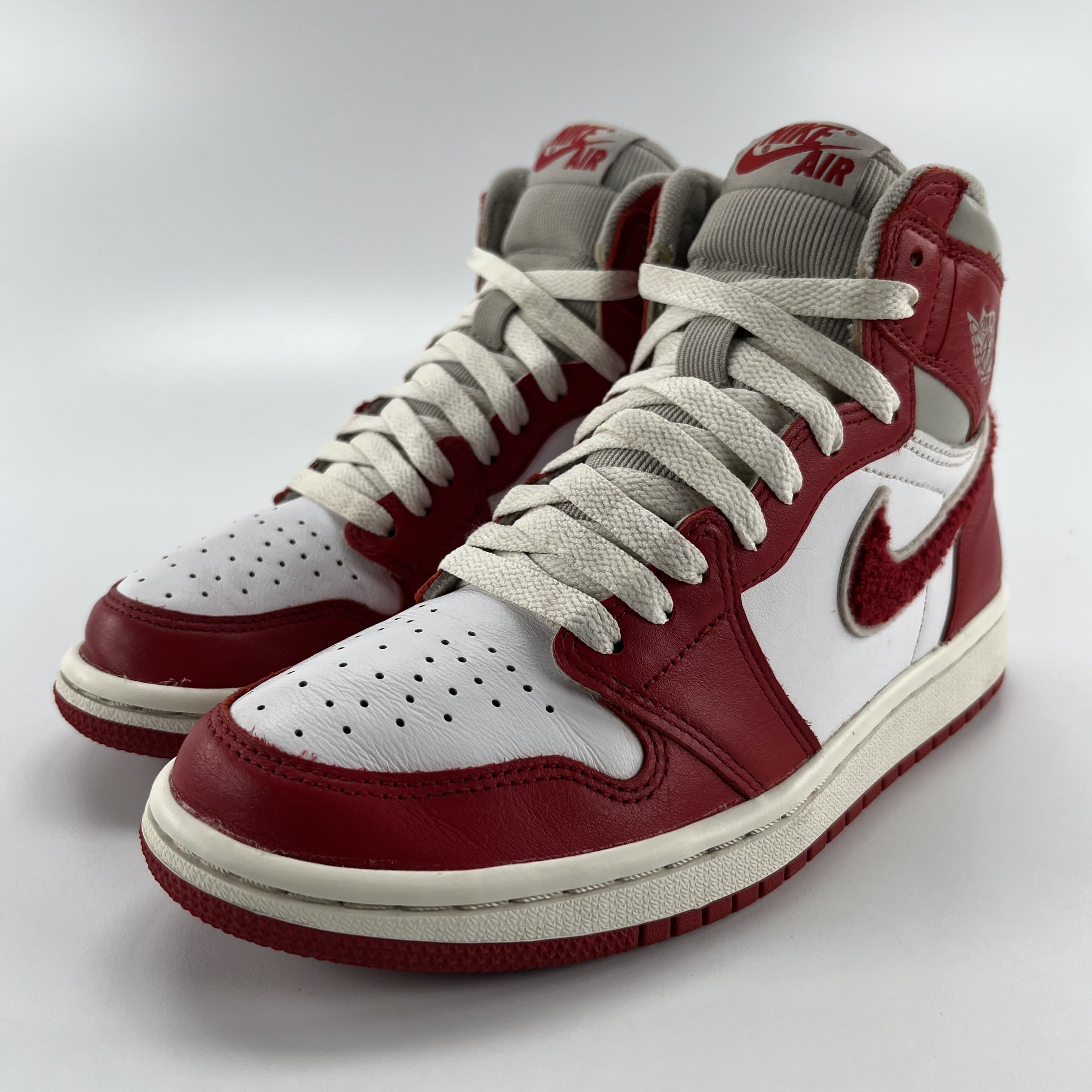634750 Jordan 1 Retro High OG Varsity Red (Women's)