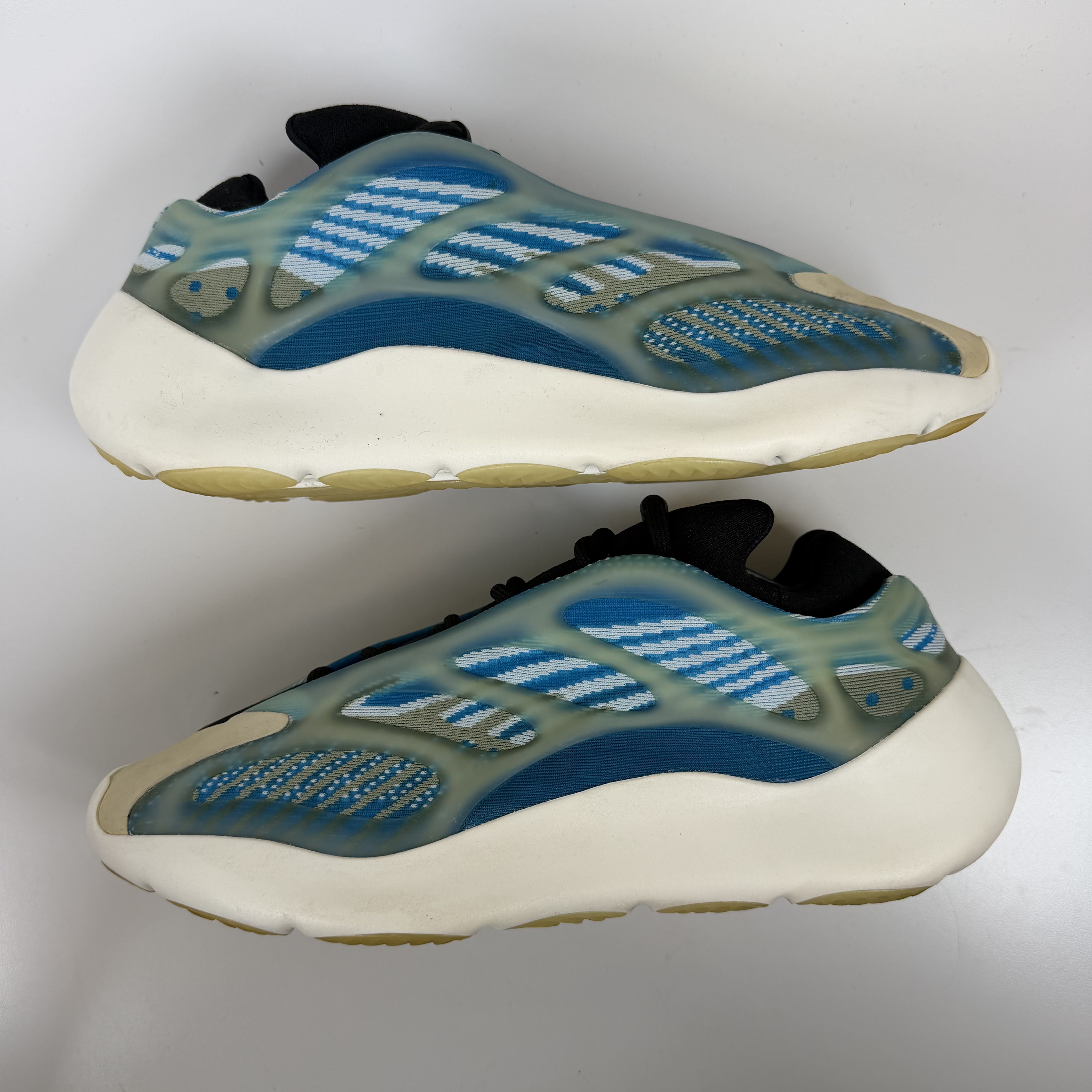 SP3951 adidas Yeezy 700 V3 Arzareth