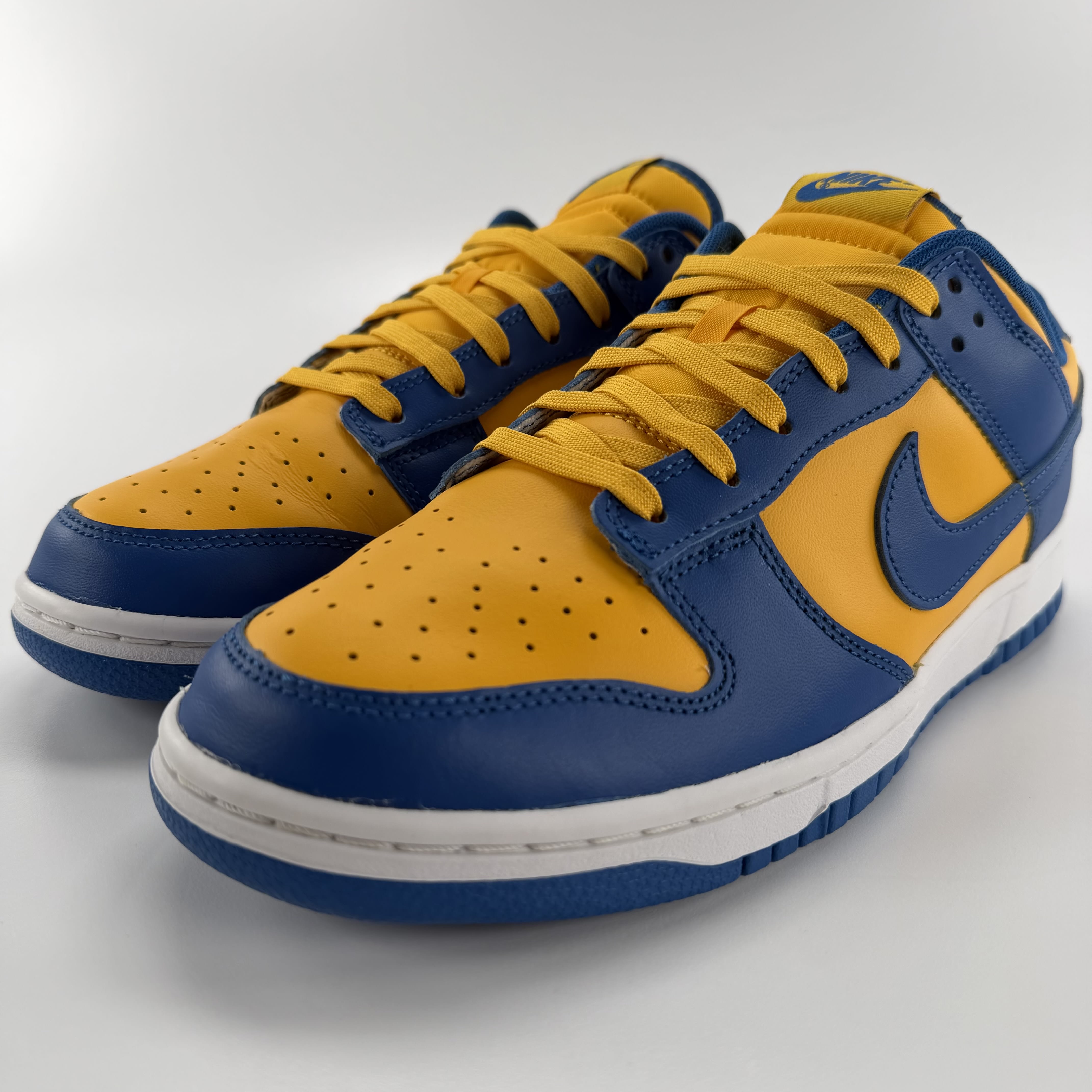 518160 Nike Dunk Low UCLA
