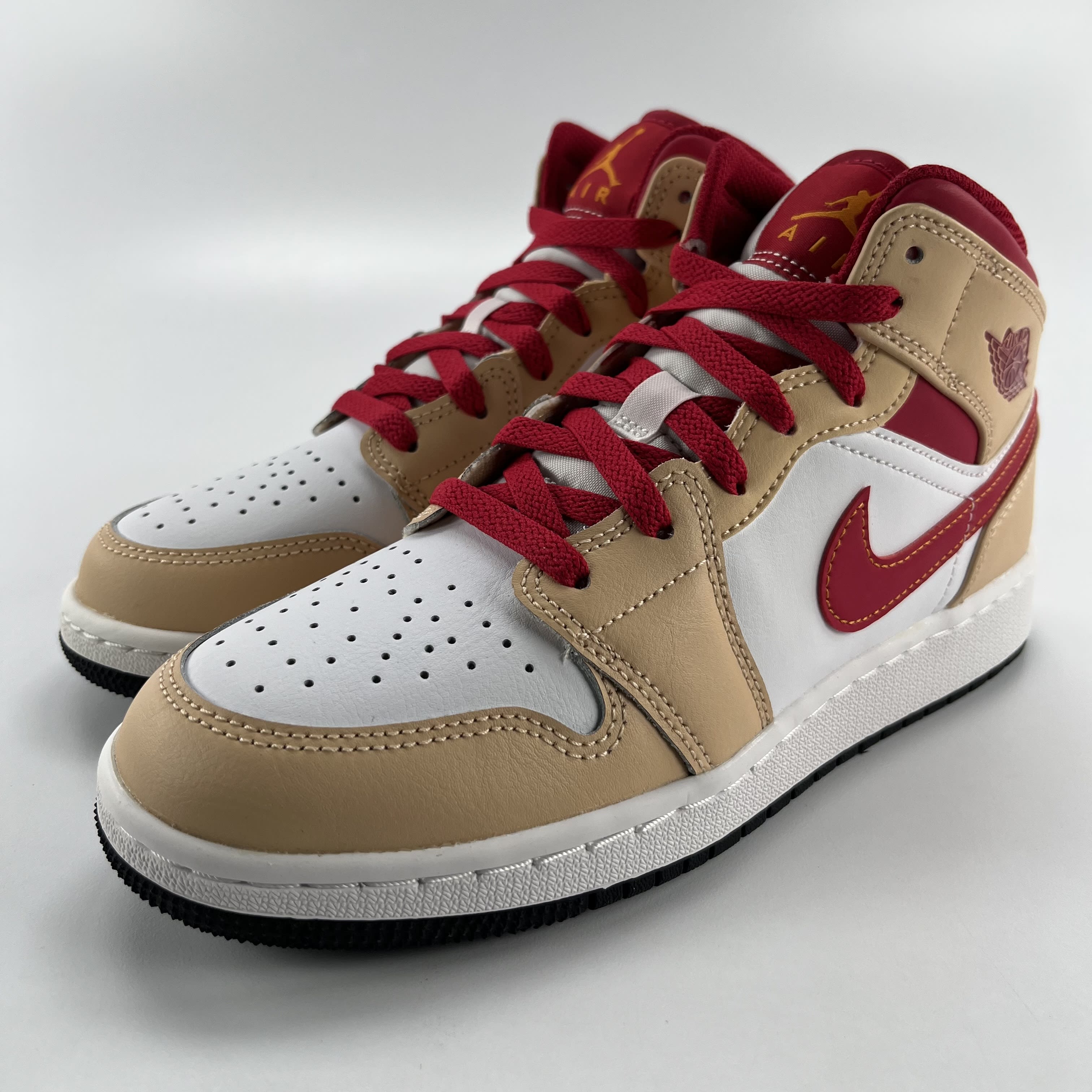 281034 Air Jordan 1 Mid GS 'White Onyx Light Curry'