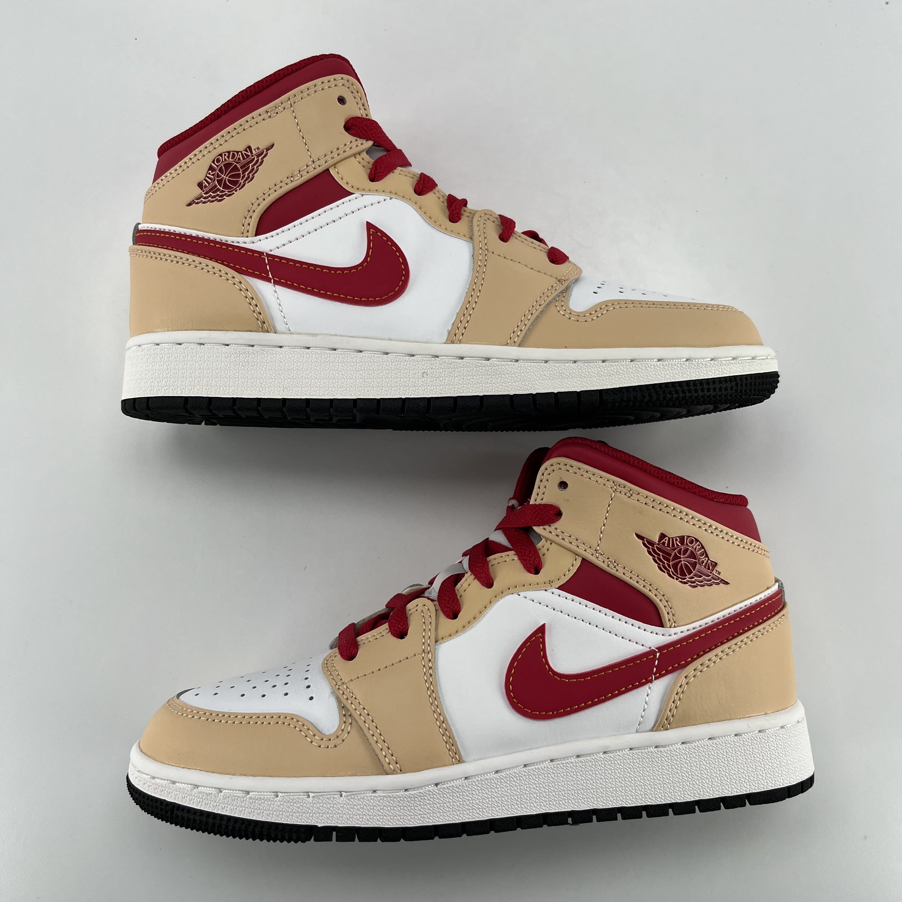 281034 Air Jordan 1 Mid GS 'White Onyx Light Curry'