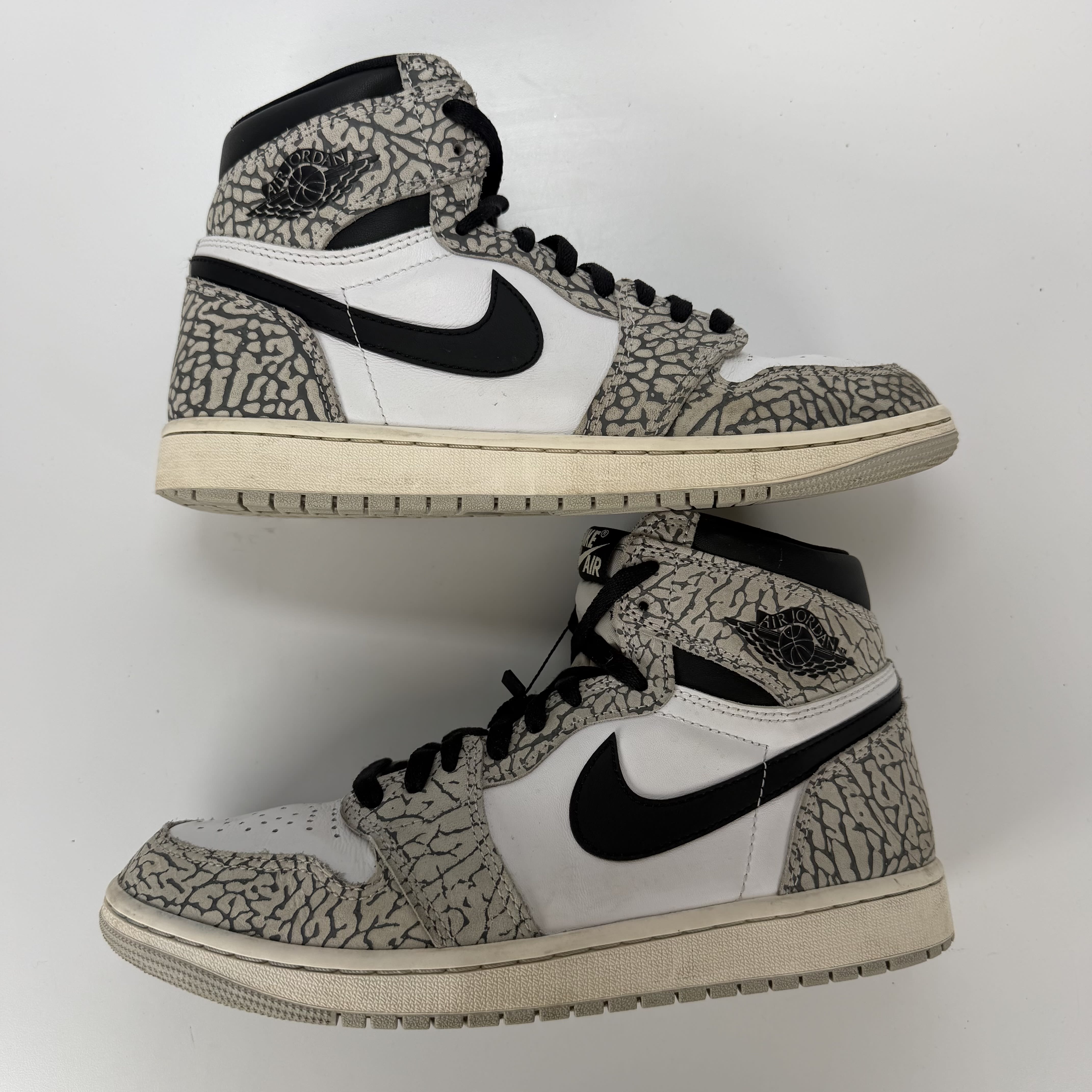 520391 Jordan 1 Retro High OG White Cement
