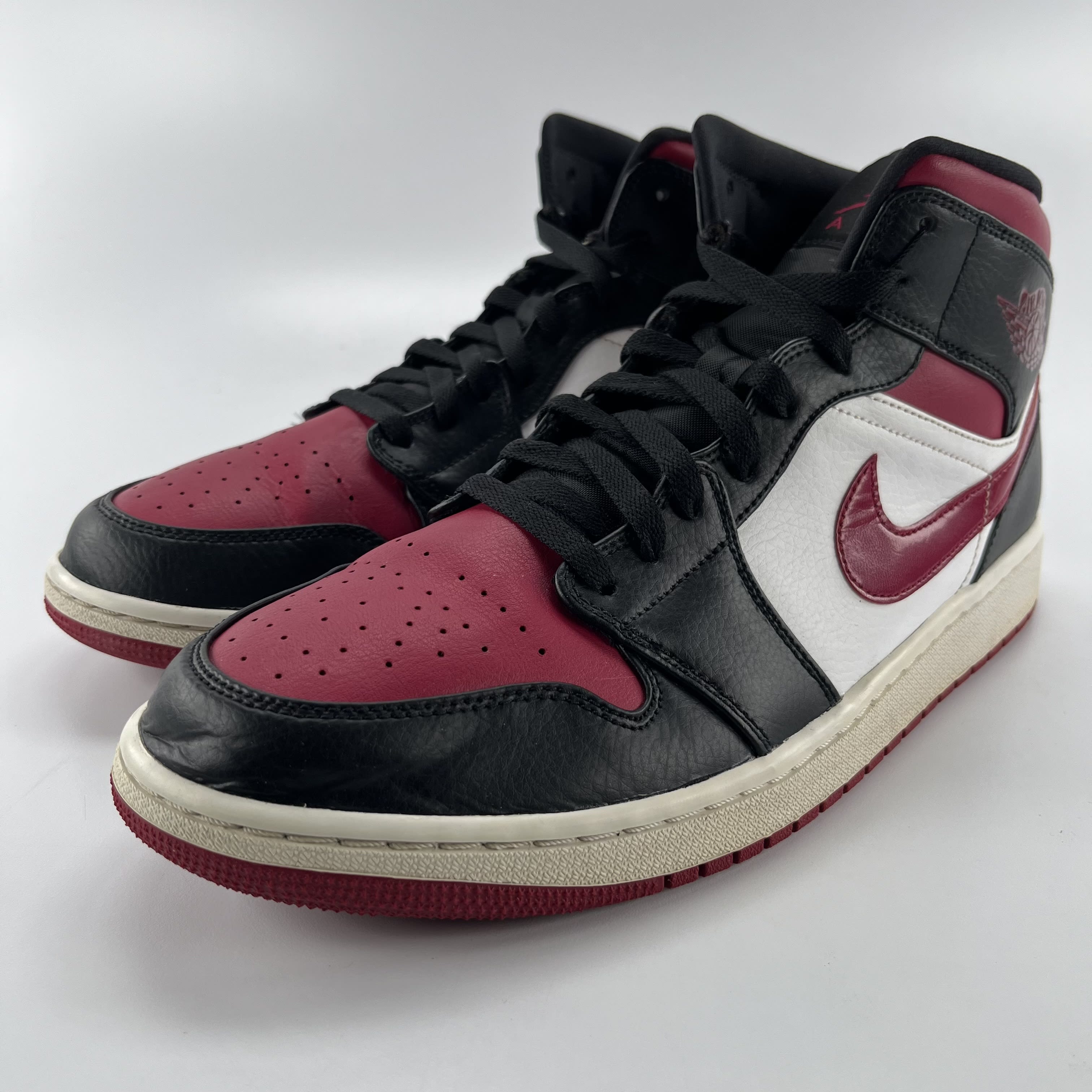 824745 Jordan 1 Mid Bred Toe