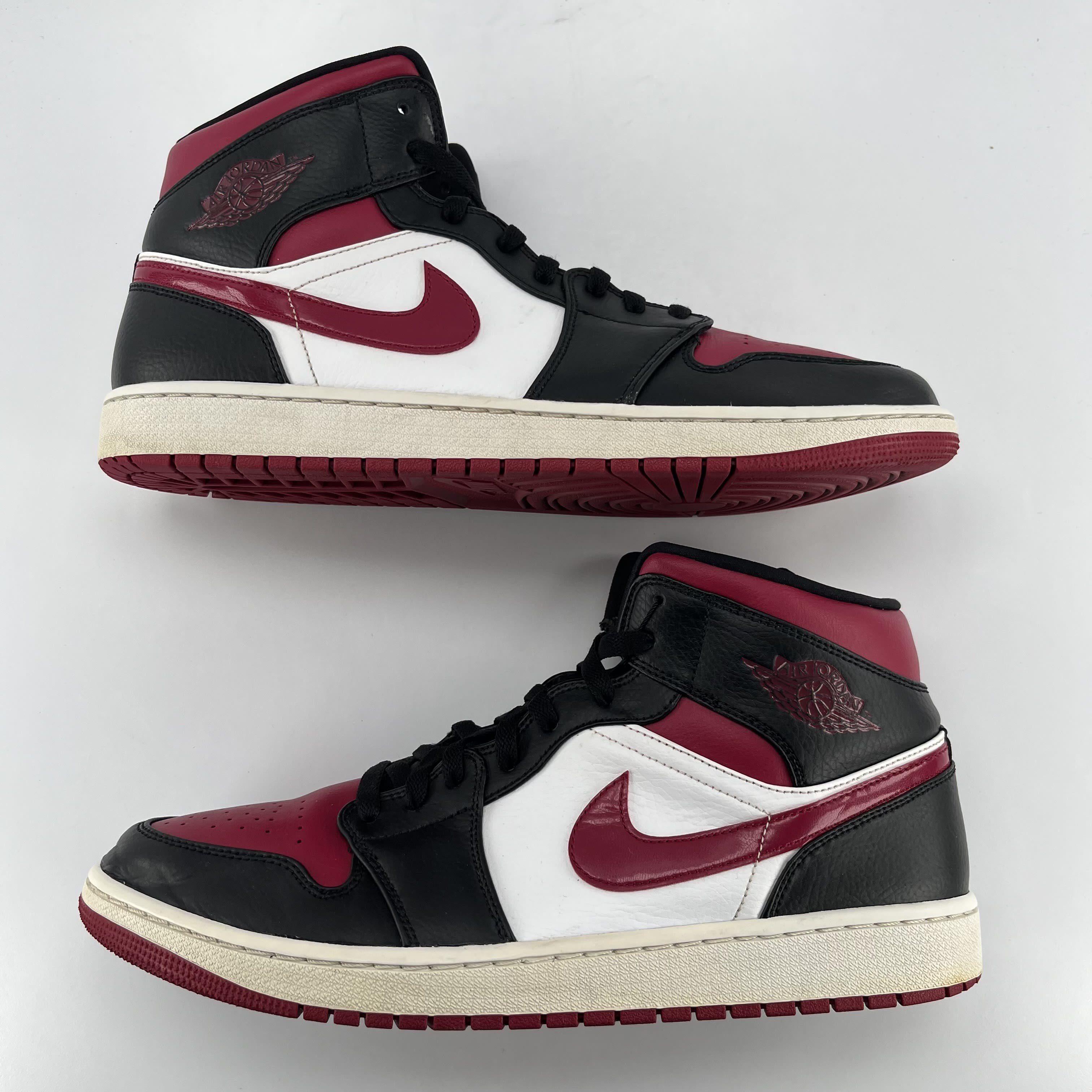 824745 Jordan 1 Mid Bred Toe