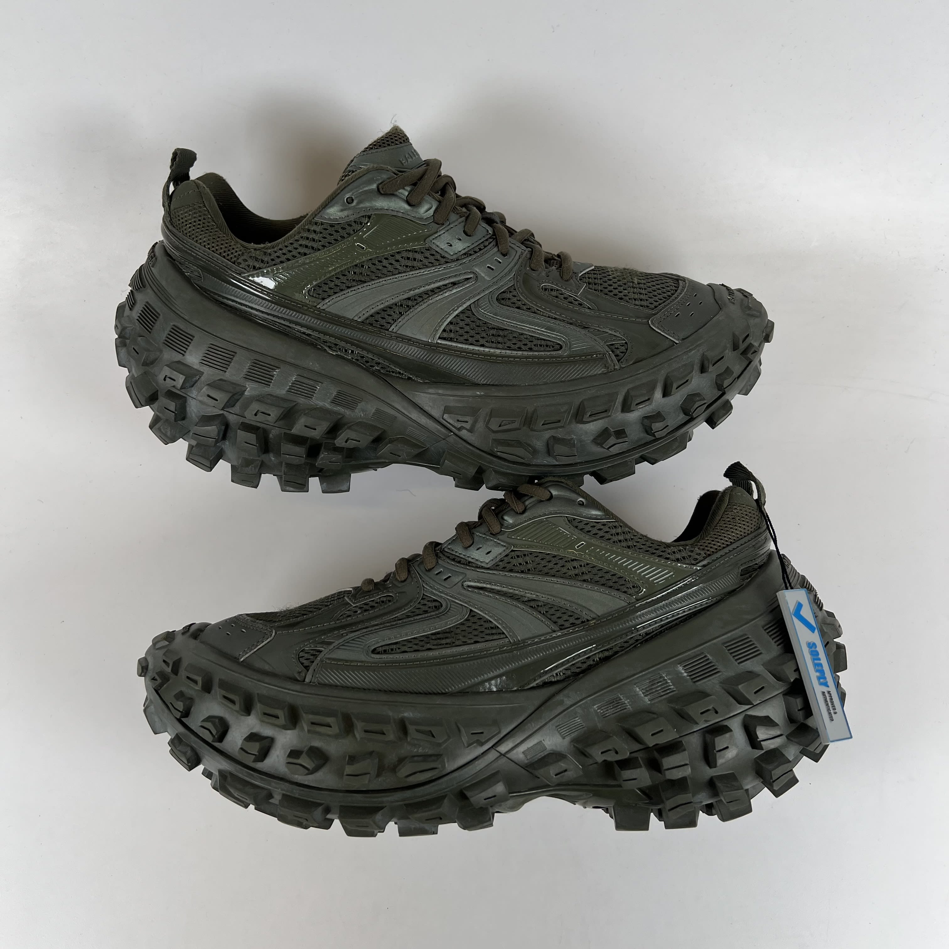 SP8947 Balenciaga Defender Green